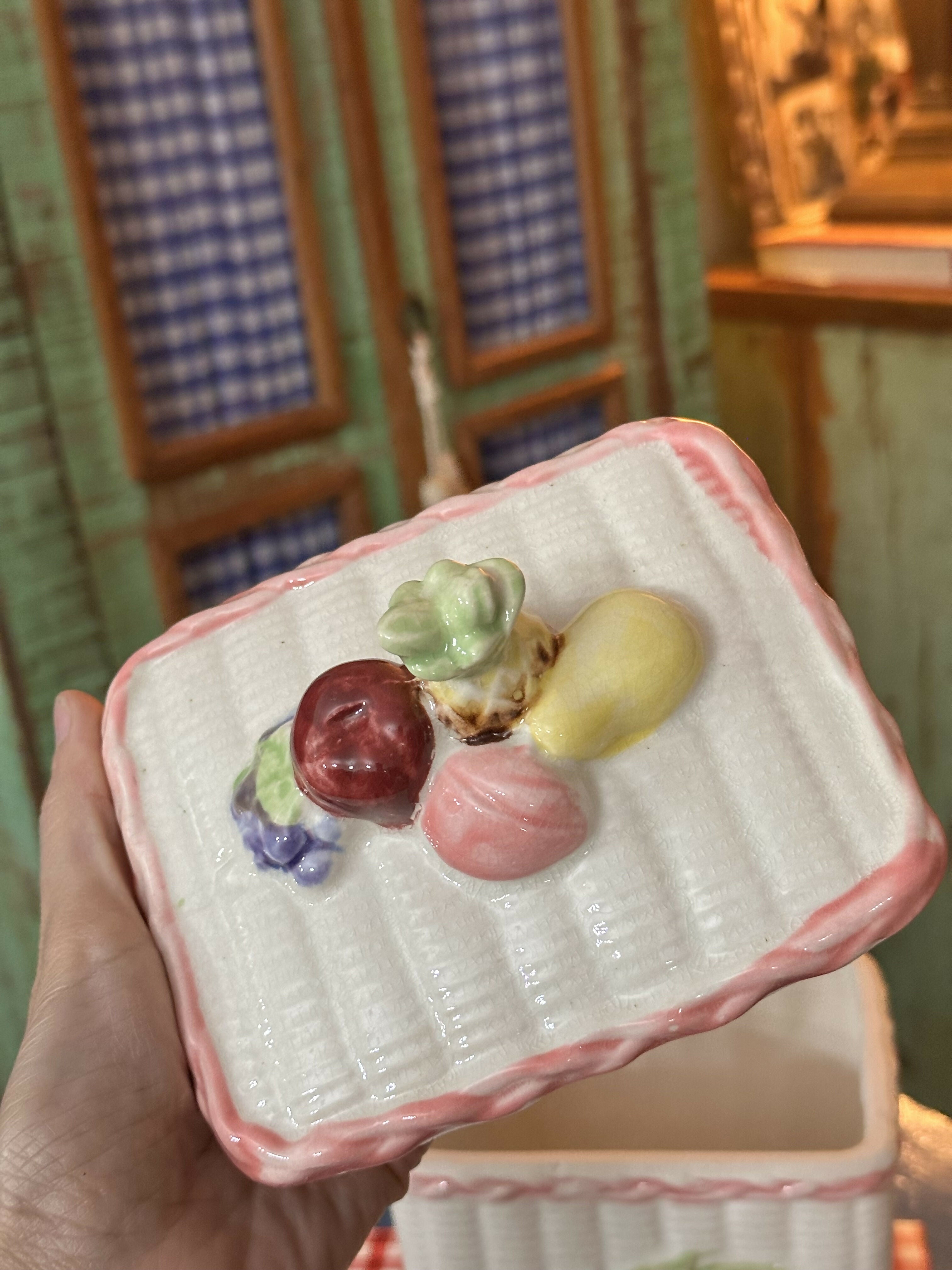 Lindeza de biscoiteira / potiche vintage japonês - com delicadas frutinhas na tampa