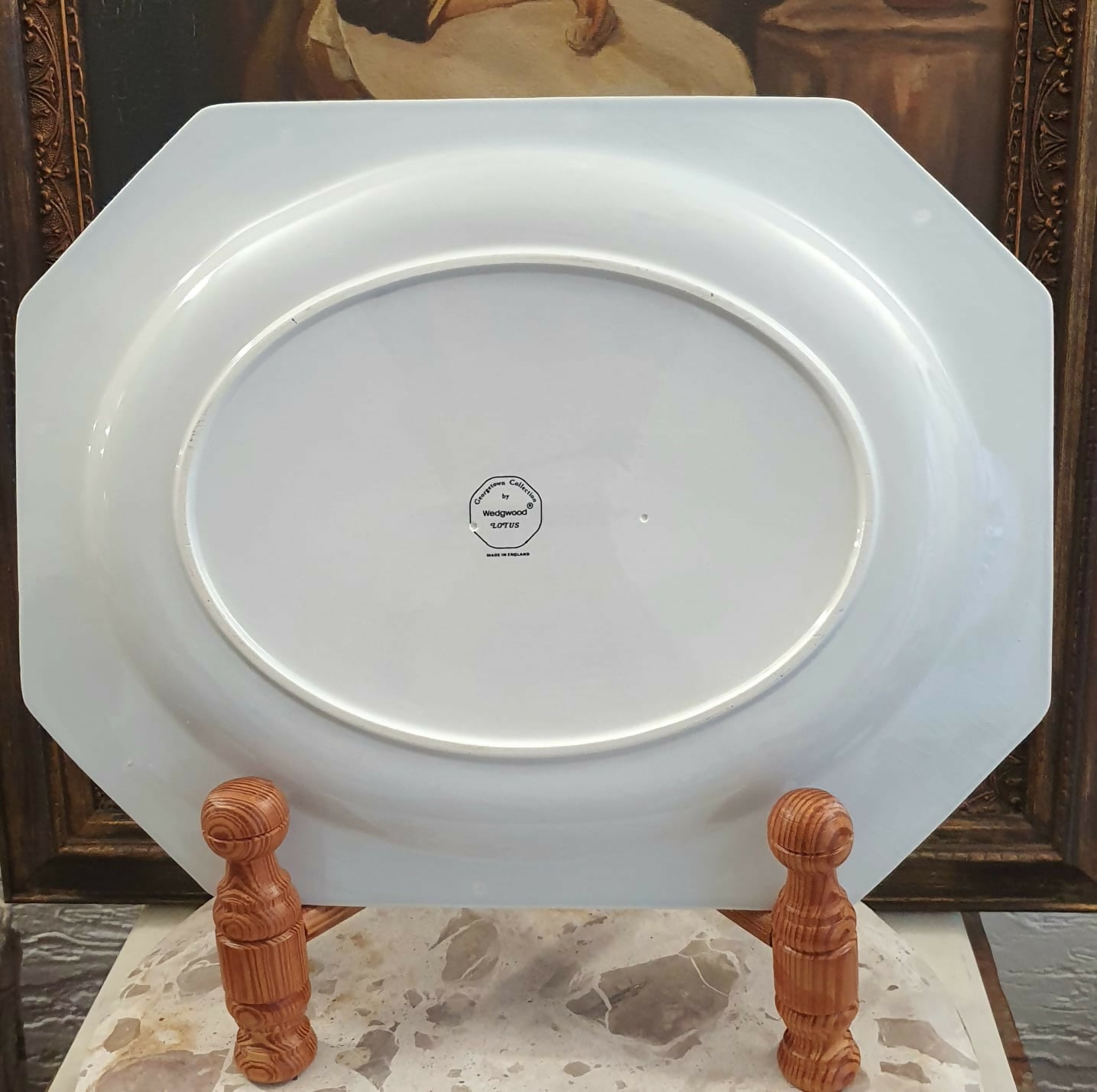 Travessa maravilhosa, anos 60, em faiança inglesa Wedgwood - Georgetown Collection - modelo Lotus. Como nova!