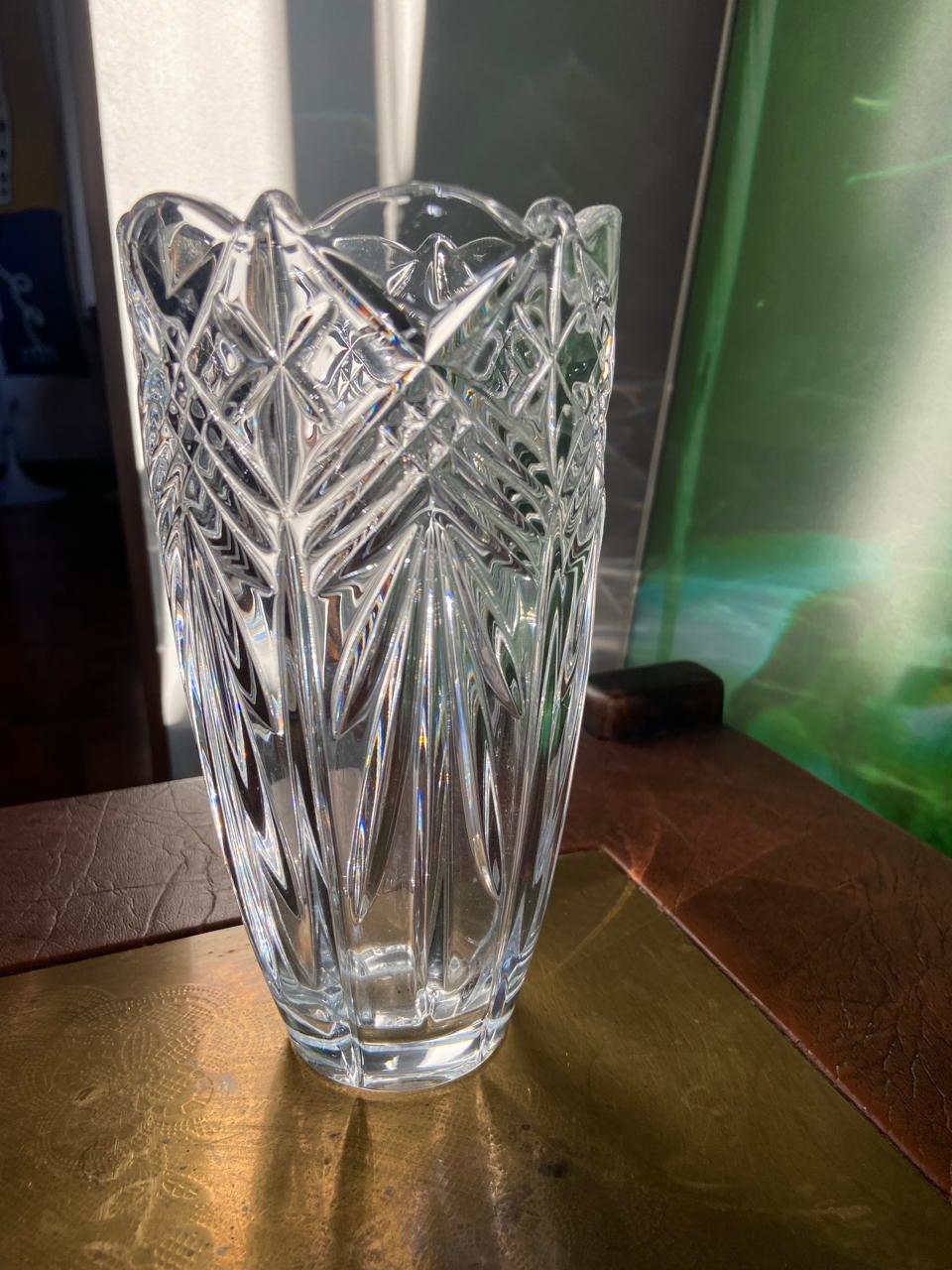 Vaso em cristal lapidado com ranhuras e losangos — 21 cm (DMCPS_085)