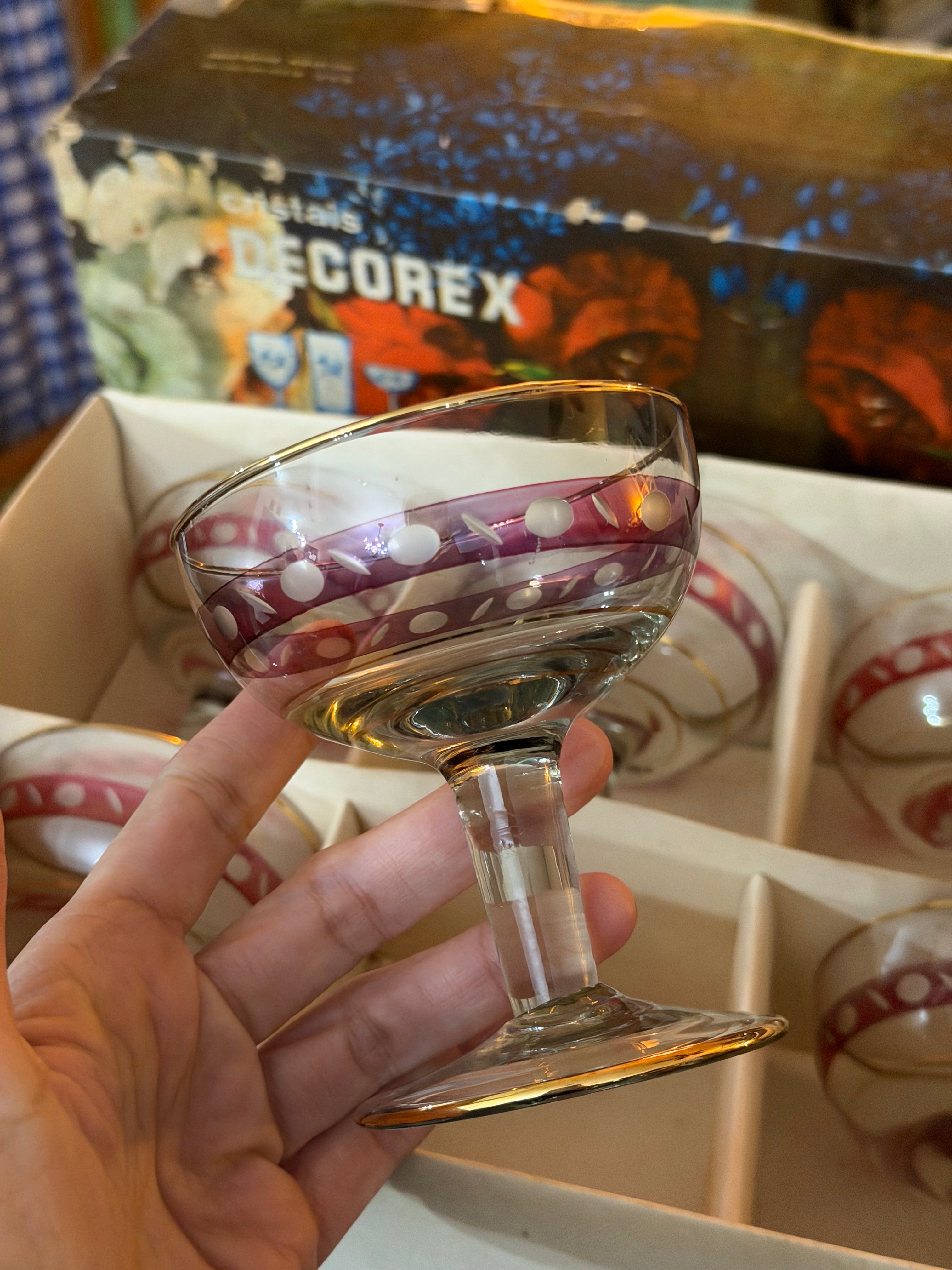 Jogo de 6 taças na caixa coupé - anos 50 - em cristal lapidado e frisos em ouro- DECOREX