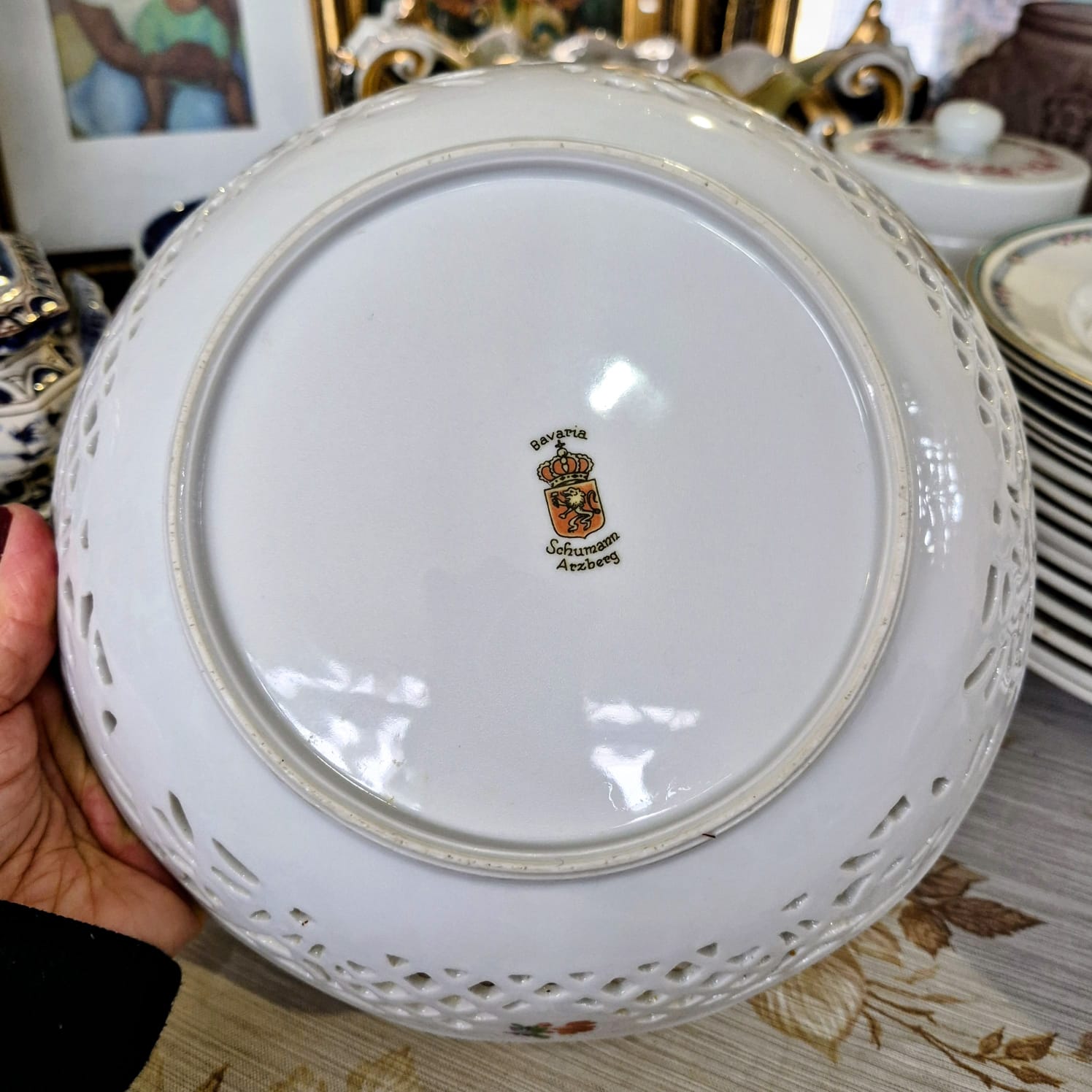 Fruteira em forma de bowl / tigela em porcelana alemã vintage fenestrada incrível e impecável,  em estado de vitrine,  Schumann Arzberg Bavaria.