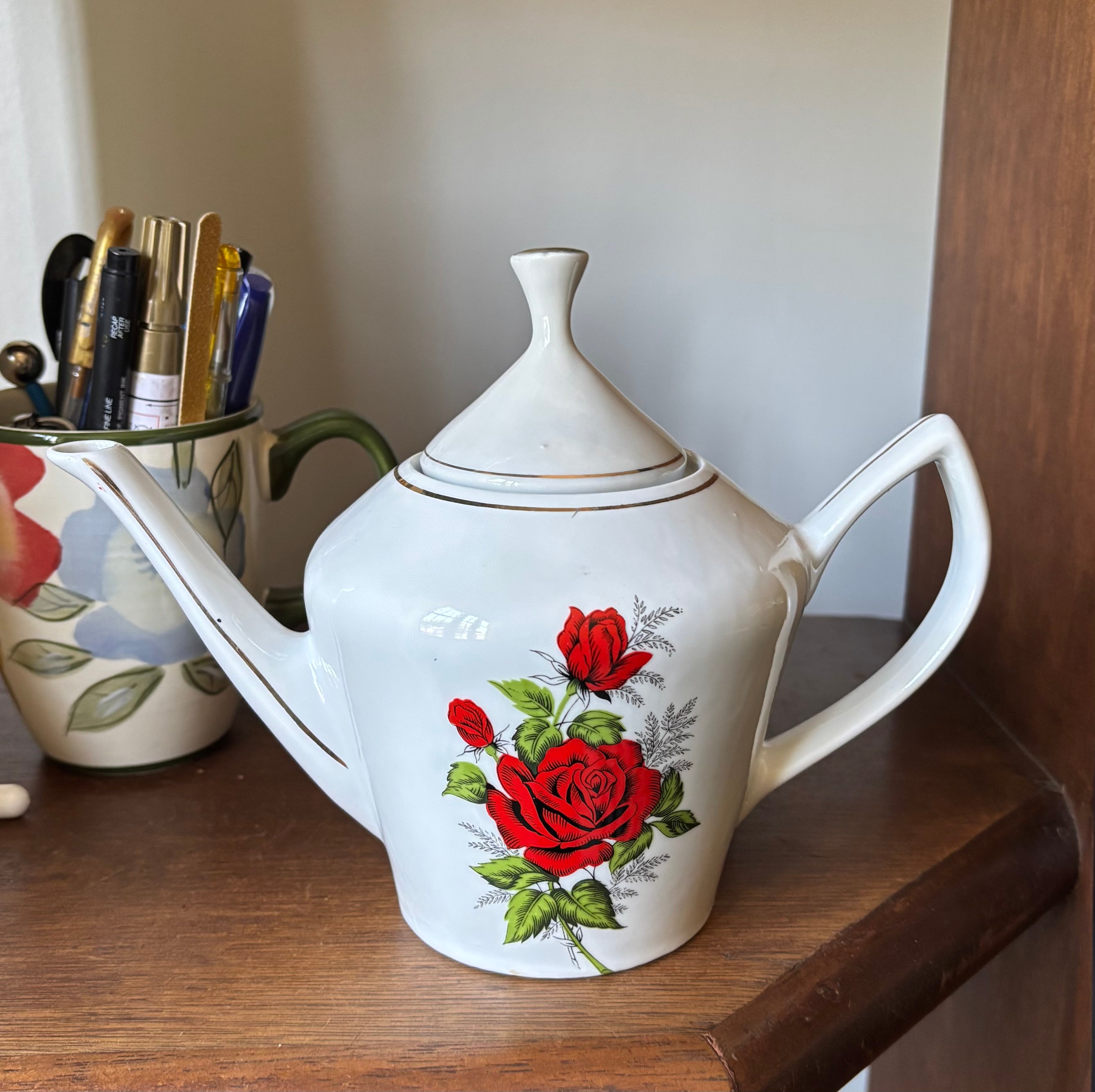 Bule de porcelana Pozzani com rosas vermelhas