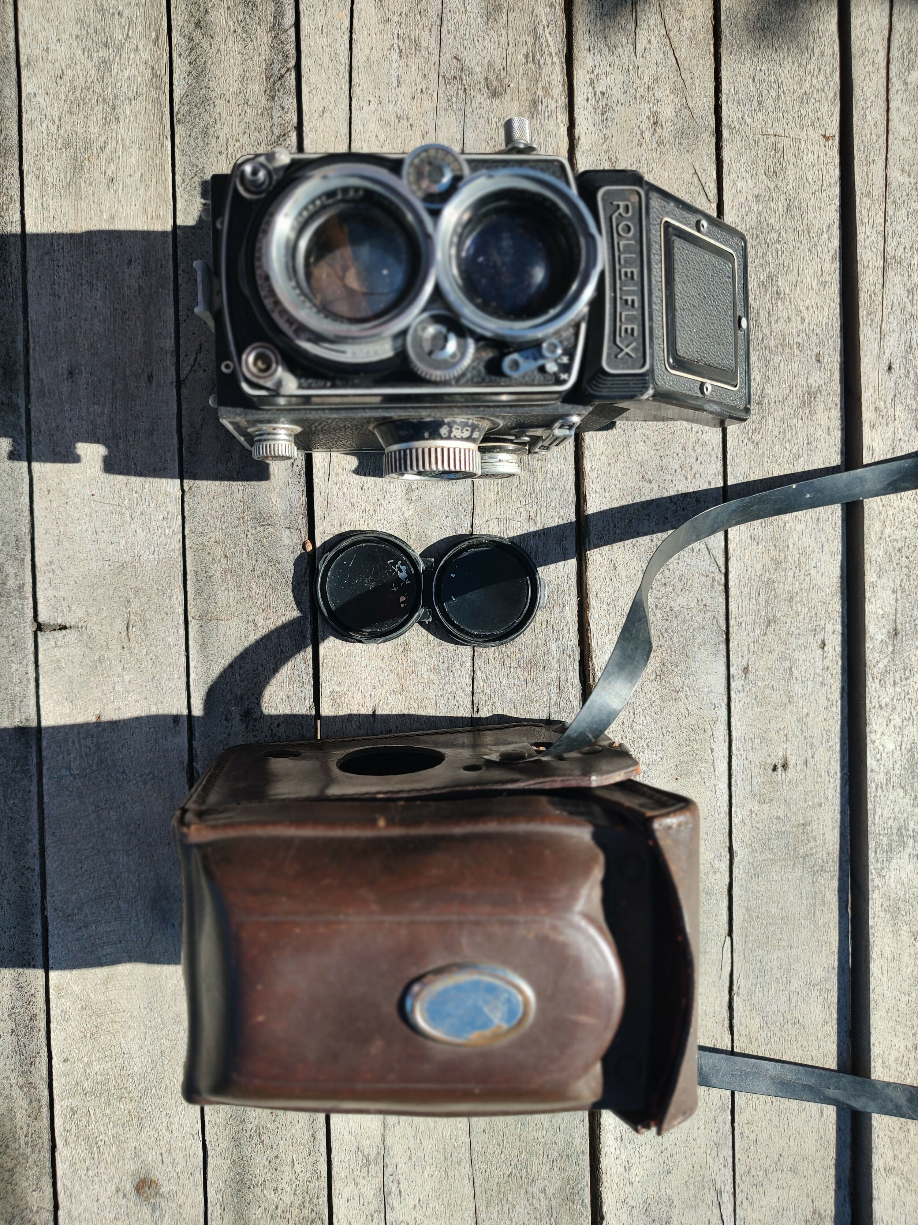 Antiga câmera Rolleiflex com lente Zeiss 80mm (com capa em couro e protetor de lente)