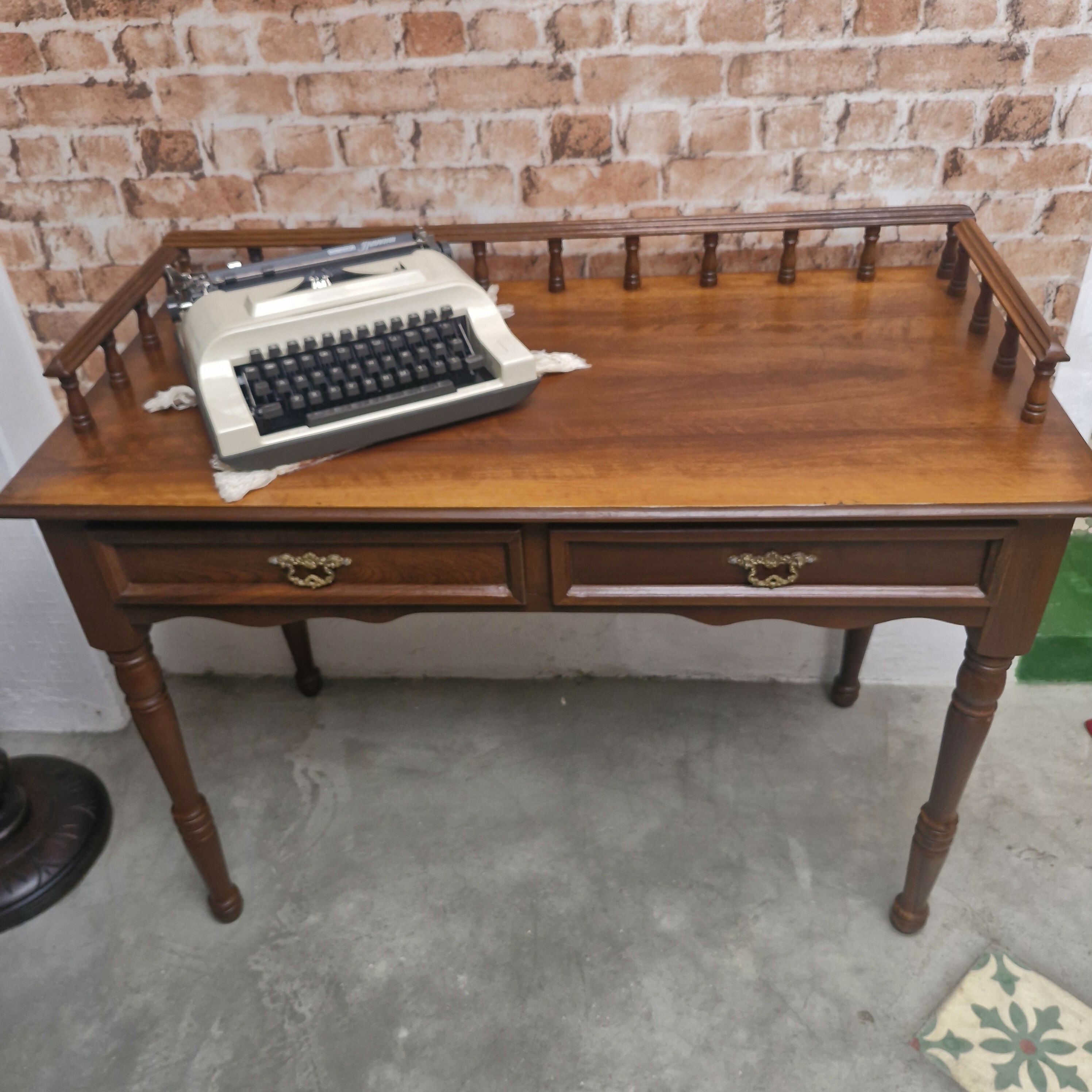 Escrivaninha Colonial