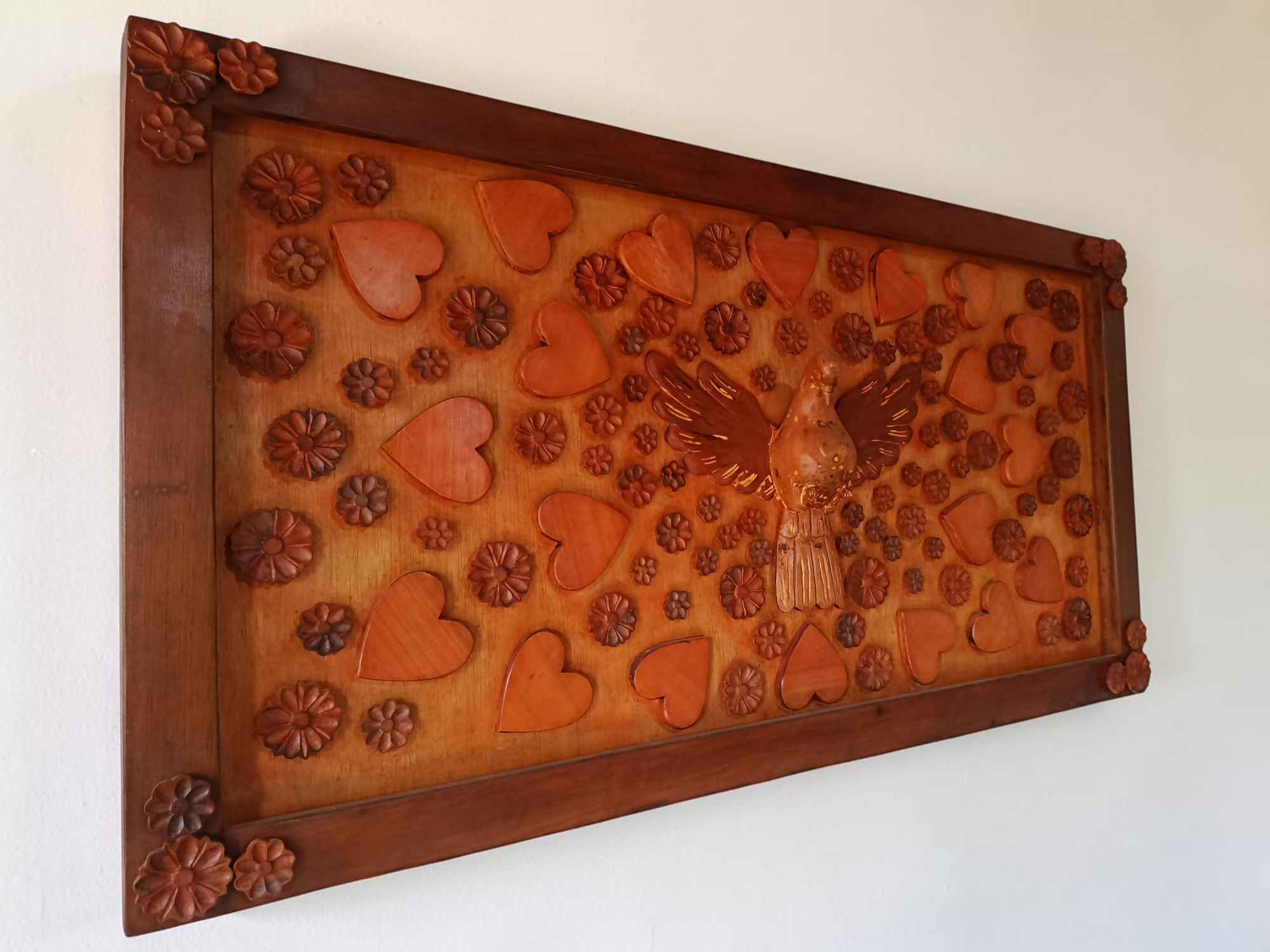 Quadro Artesanal Divino Espirito Santo em madeira
