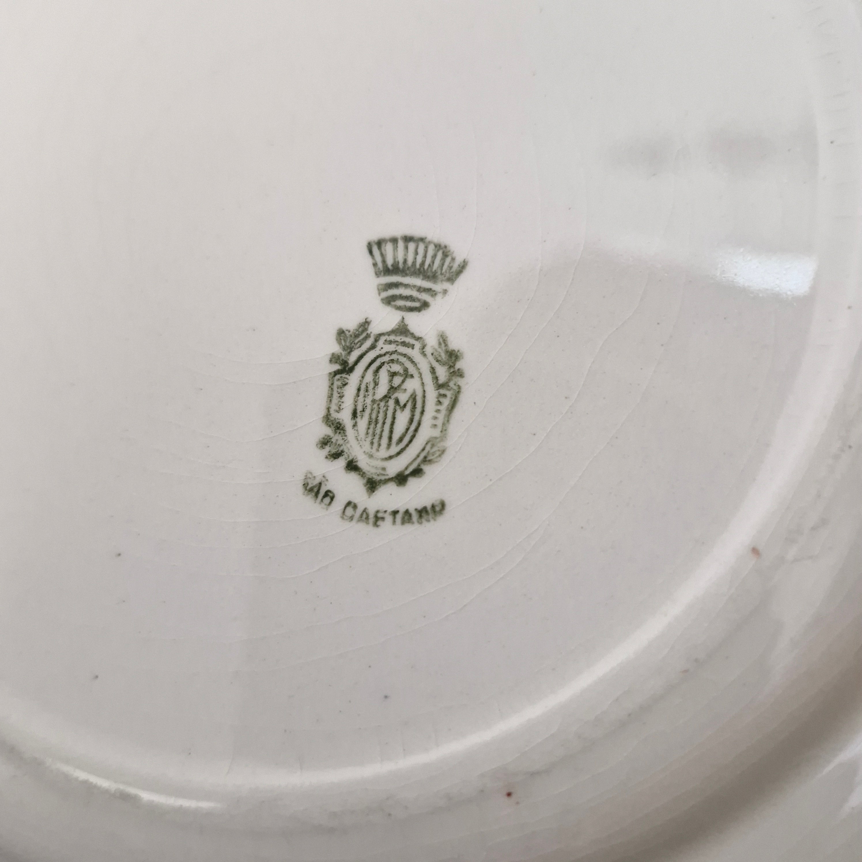 Prato decorativo porcelana com decoração floral 
