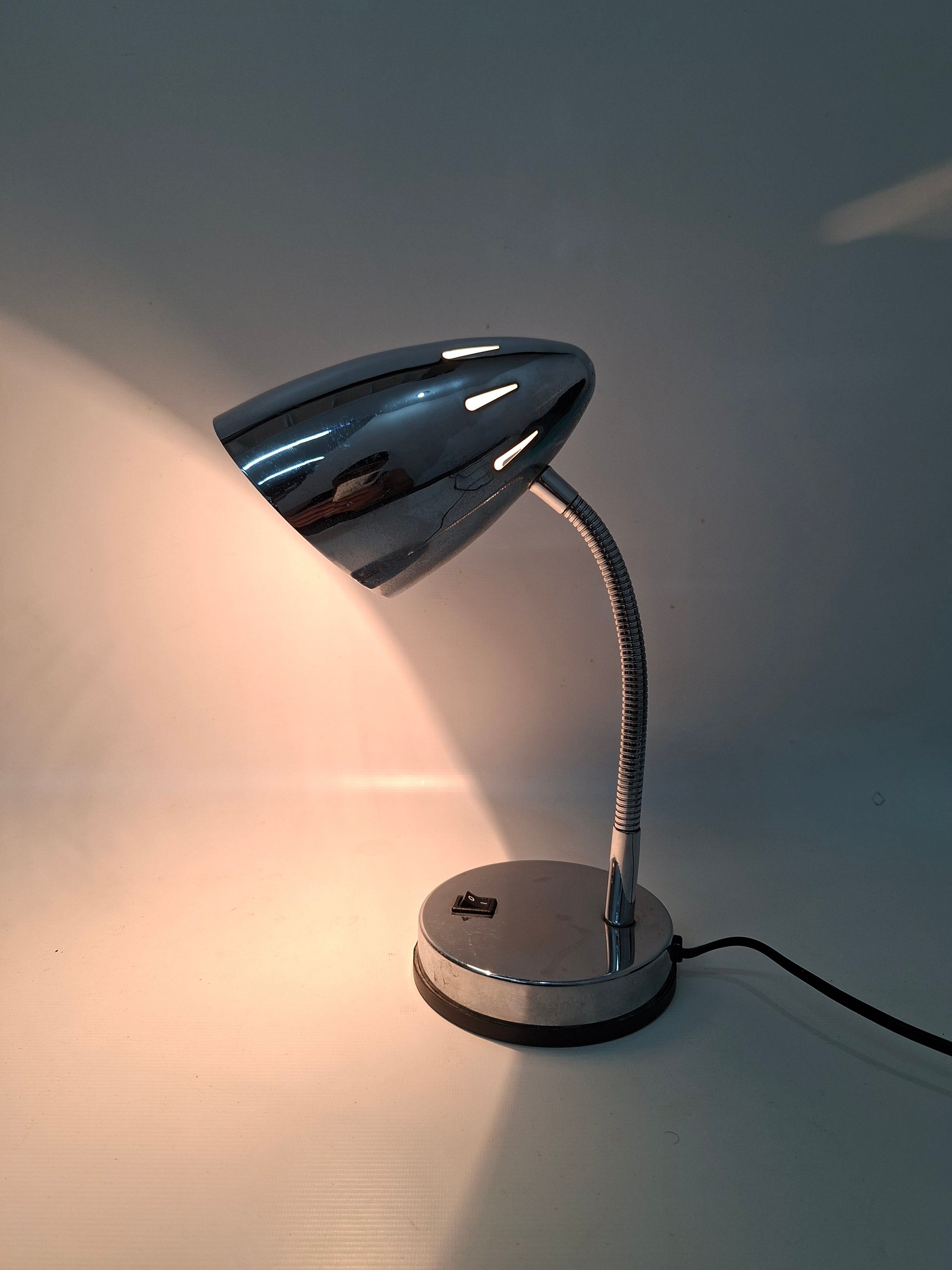 Luminária Design em Metal Cromado