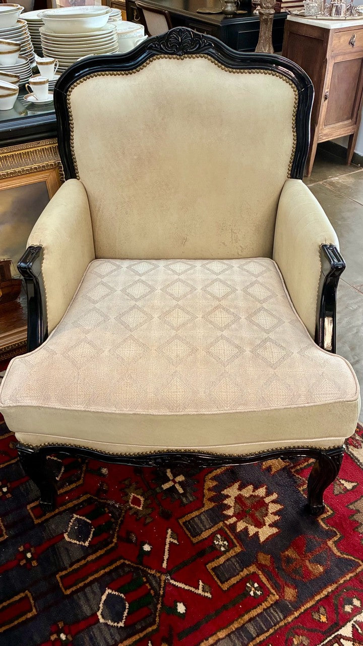 Par de Poltronas Bergère Estilo Luís XV com tecido cru