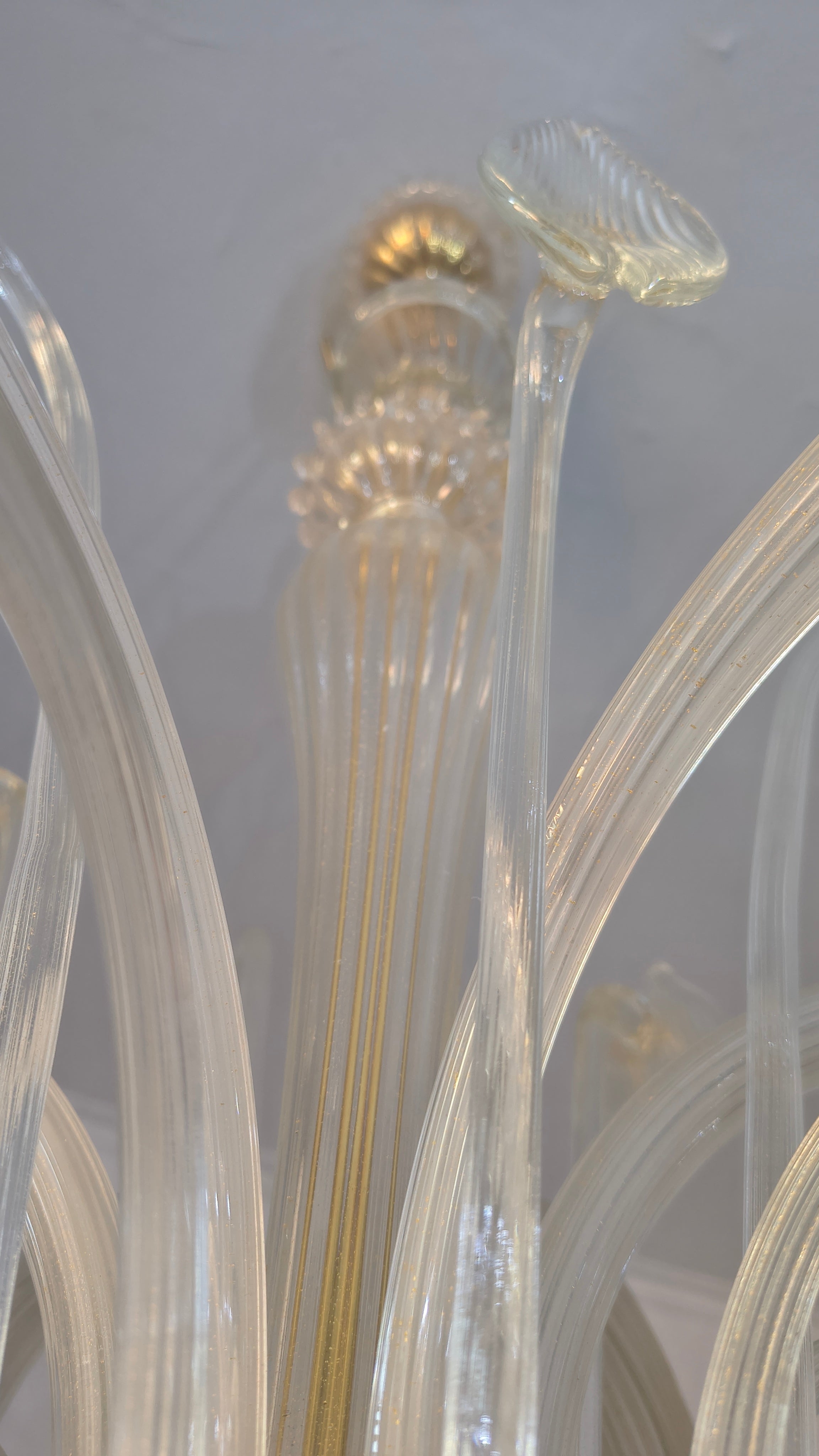 Lustre Italiano ao estilo veneziano em Murano com pó de ouro