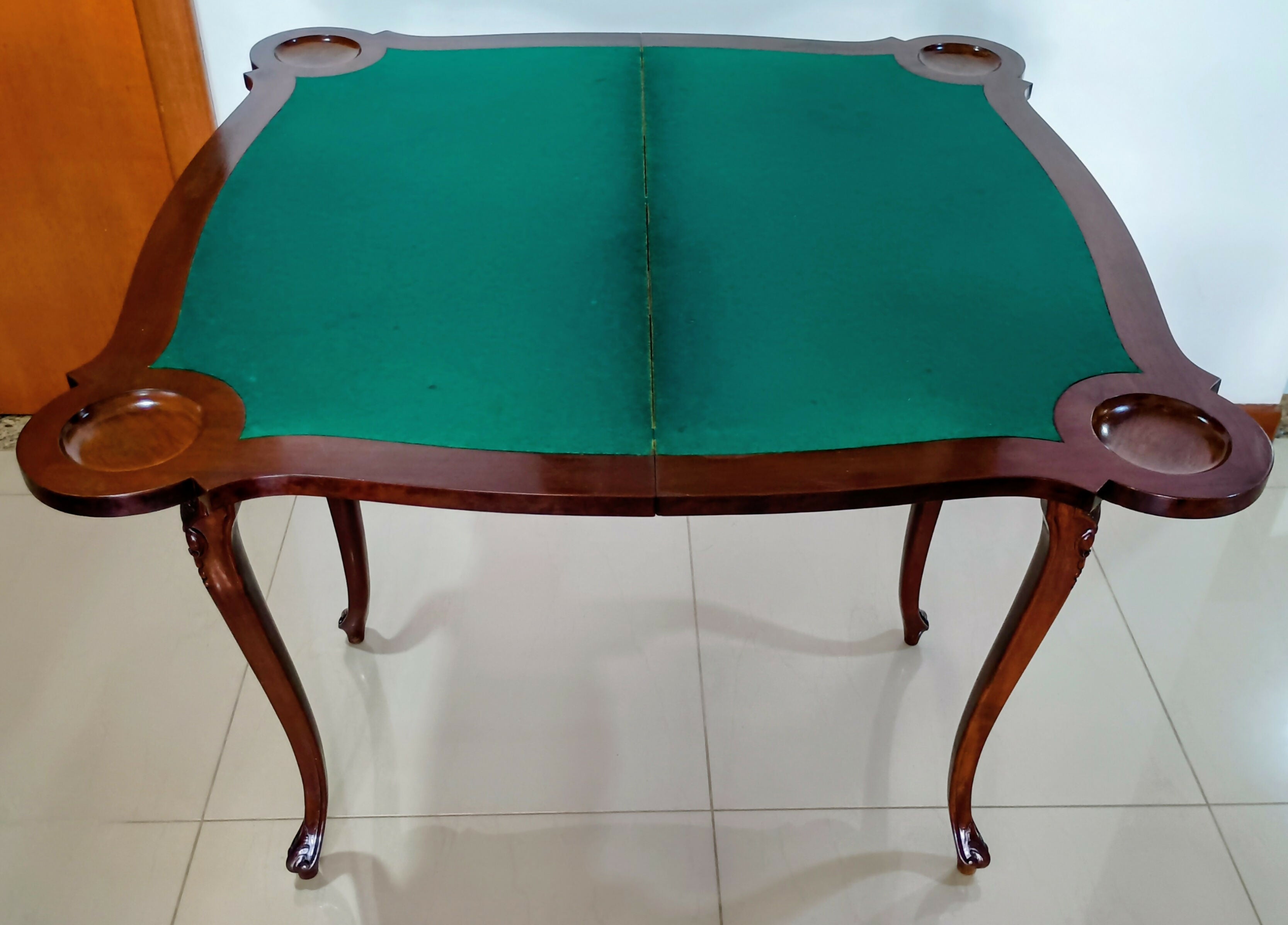 Mesa de Jogos /Aparador Marchetada – Tampo Dobrável – Década de 50