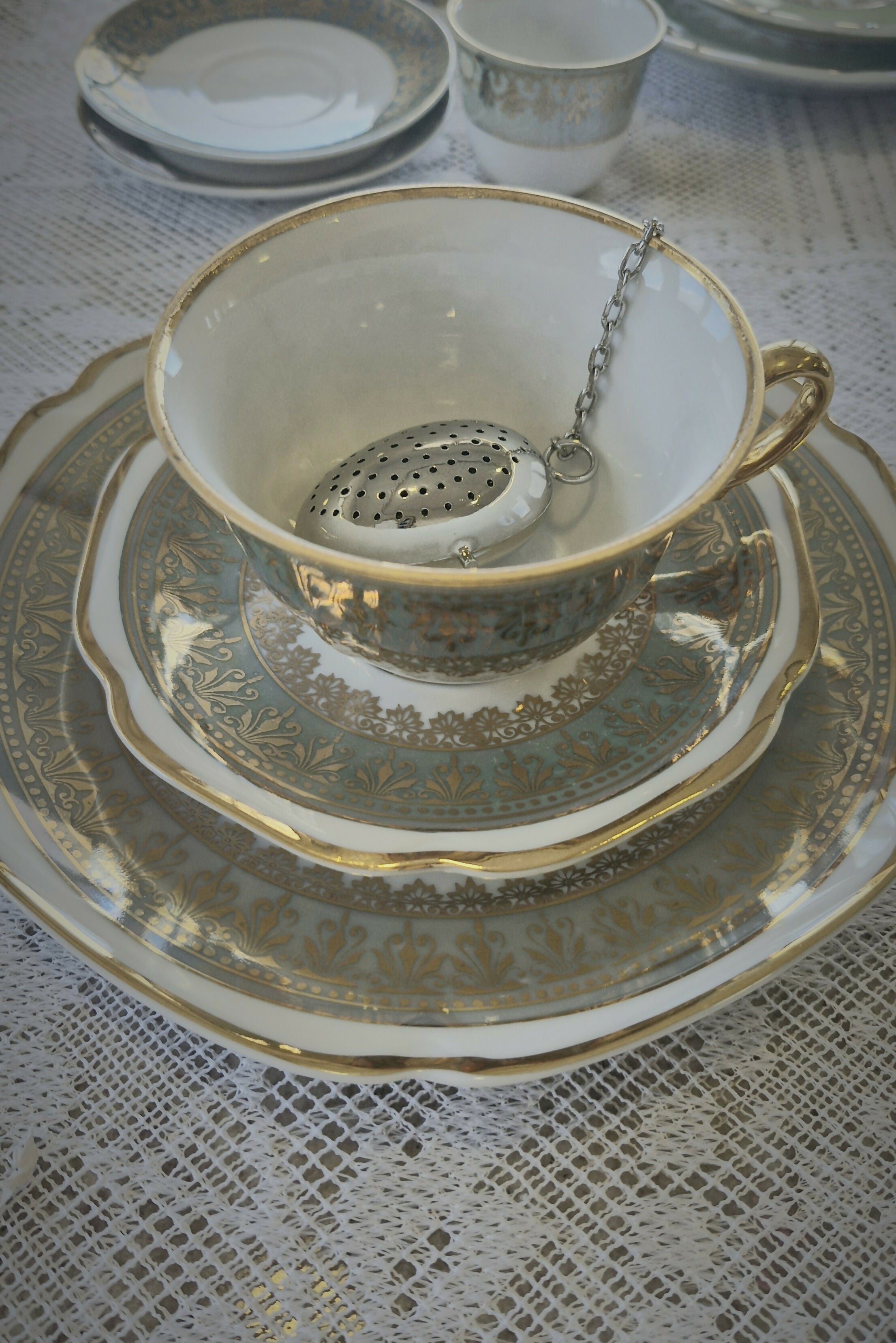 Trio de chá porcelana Mauá dourado