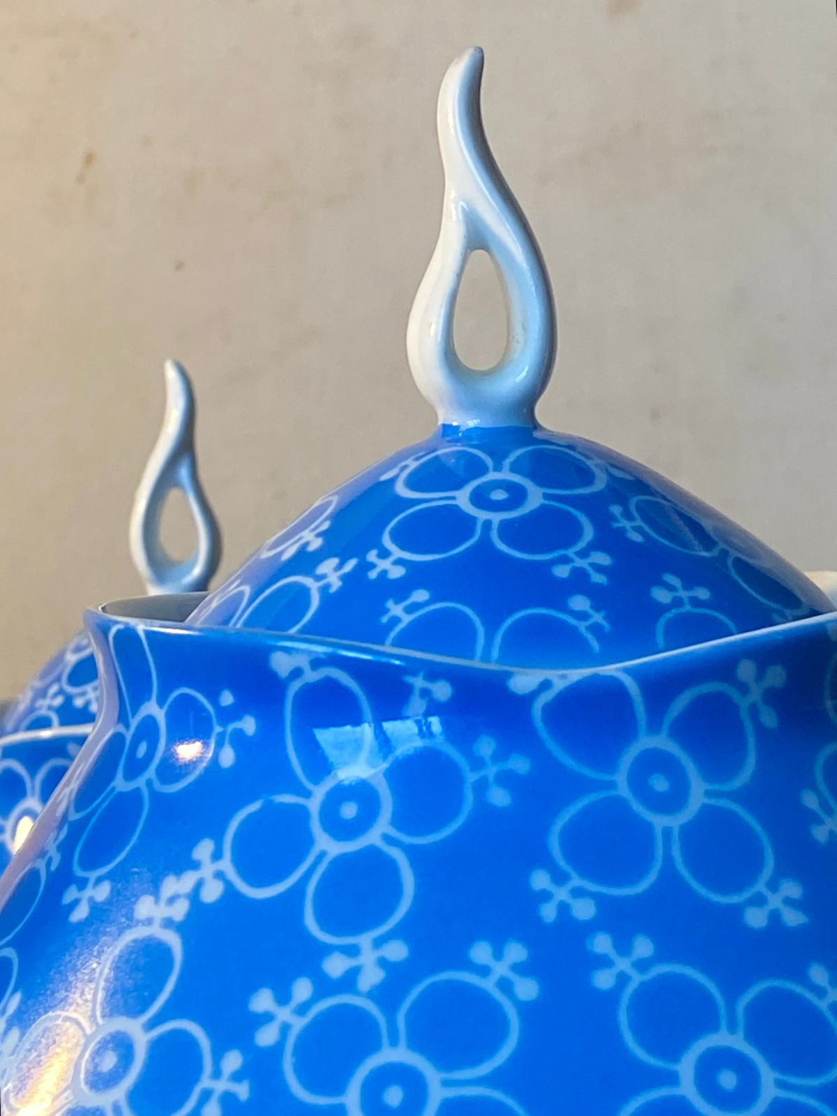 Bule e açucareiro Porcelana Real em porcelana azul com decoração floral (DMCPS_272)