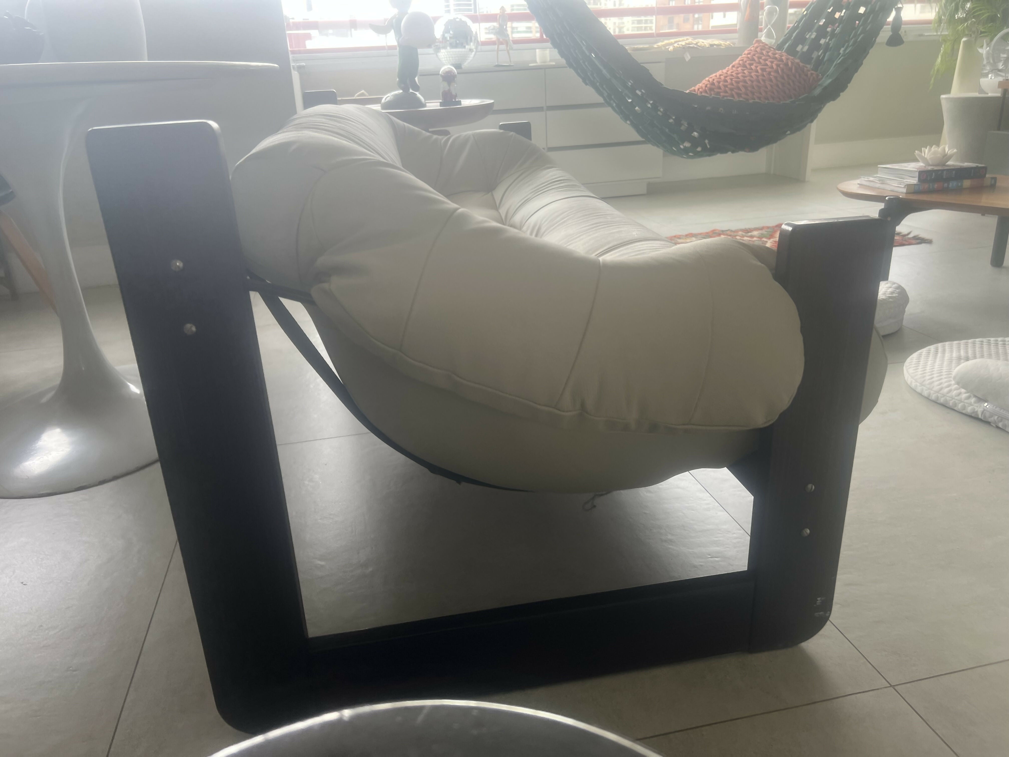 Sofá MP 97 Lafer em couro off White