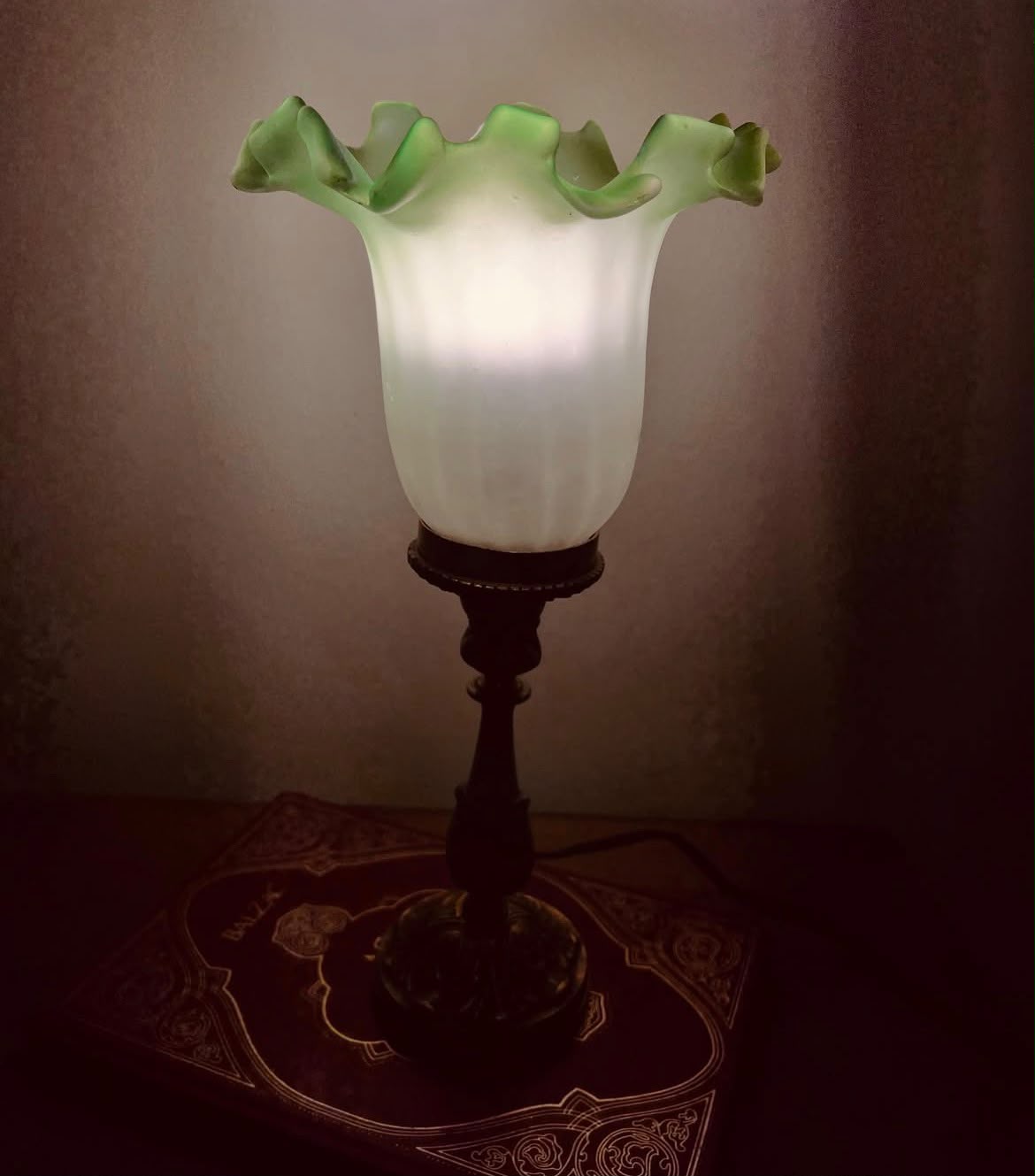 Abajur vintage – Cúpula em Vidro Verde Satinê