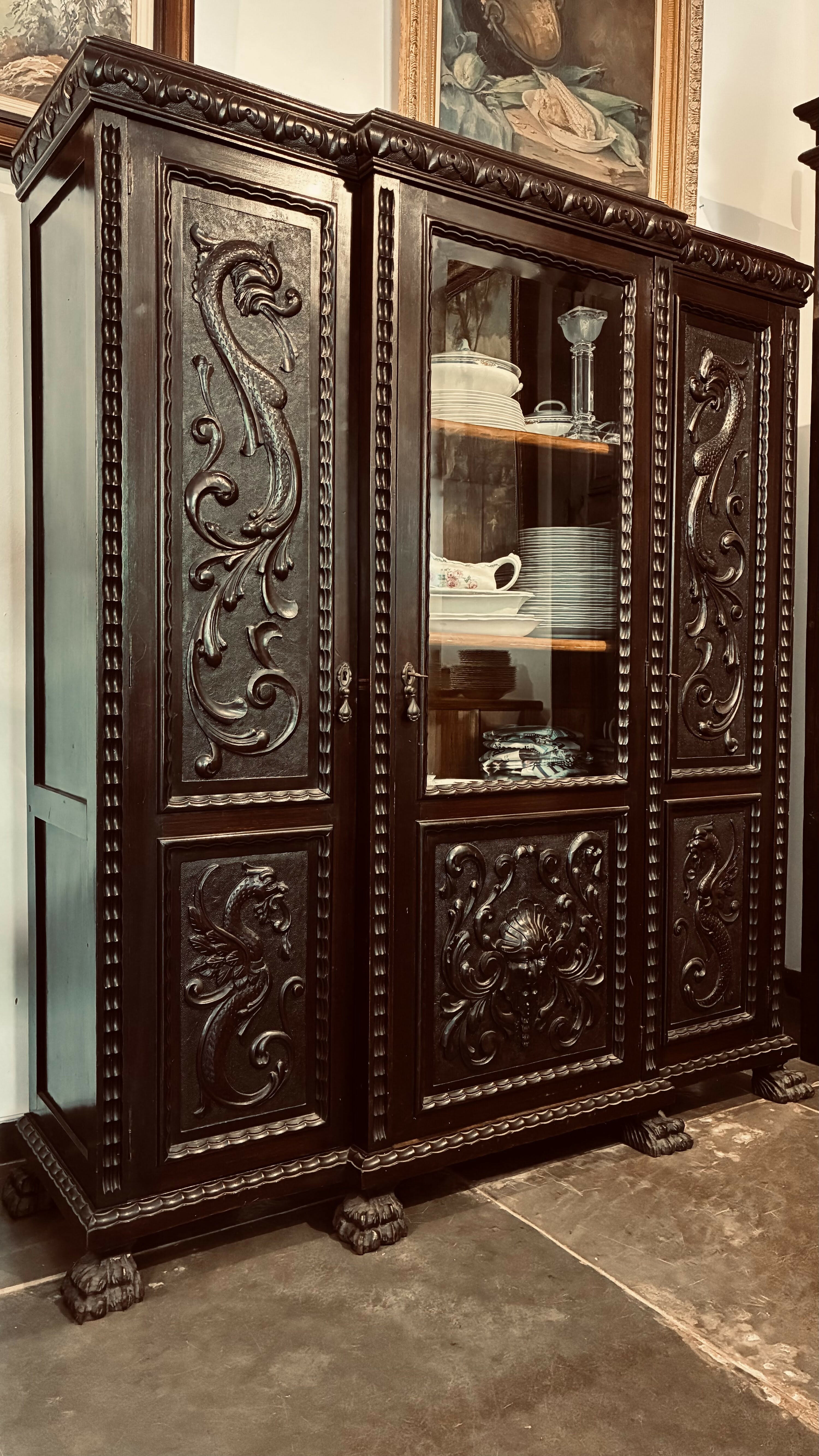 Livreiro Antigo em Madeira