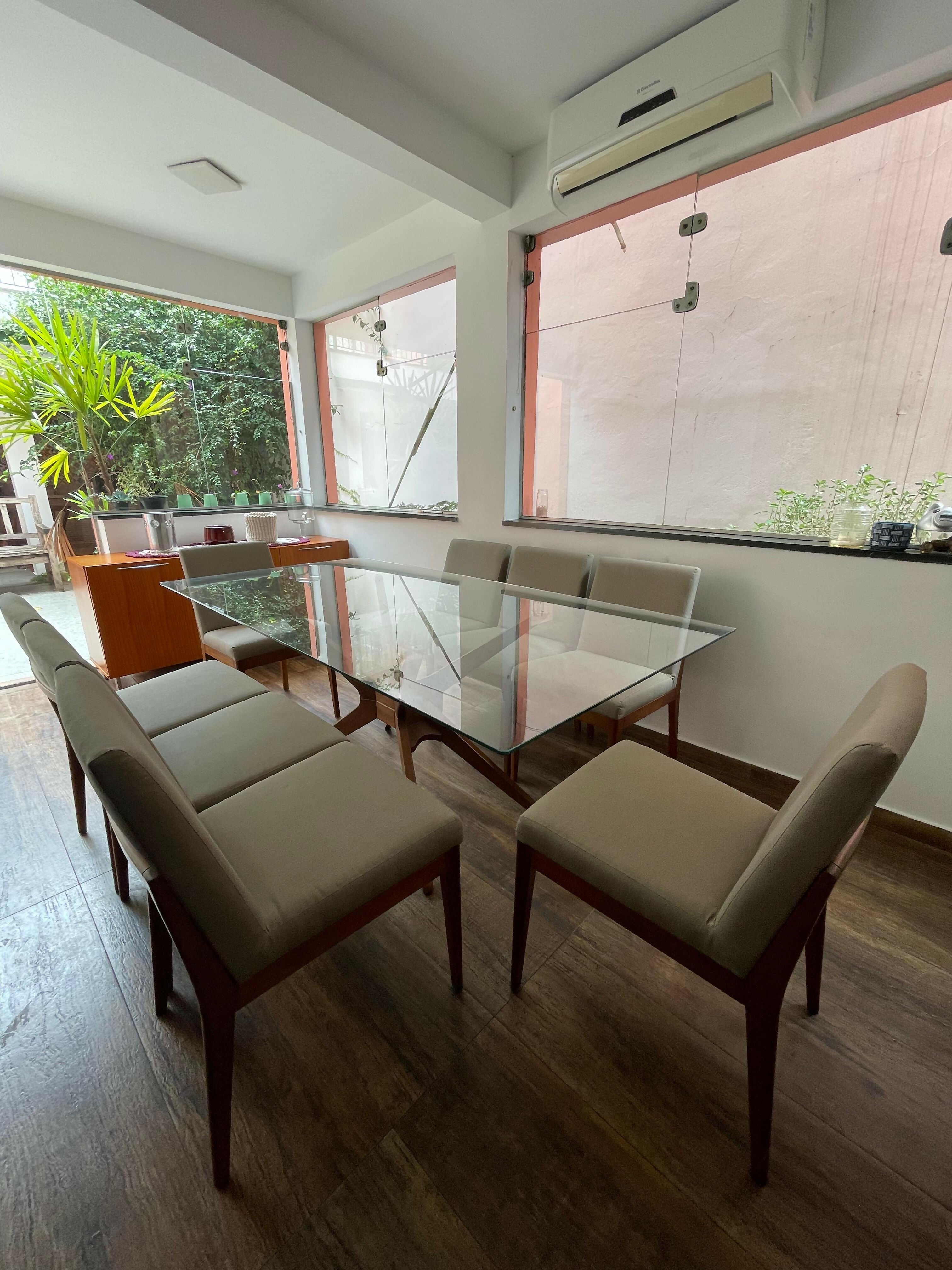 Conjunto Mesa de jantar com tampo de vidro + 6 cadeiras