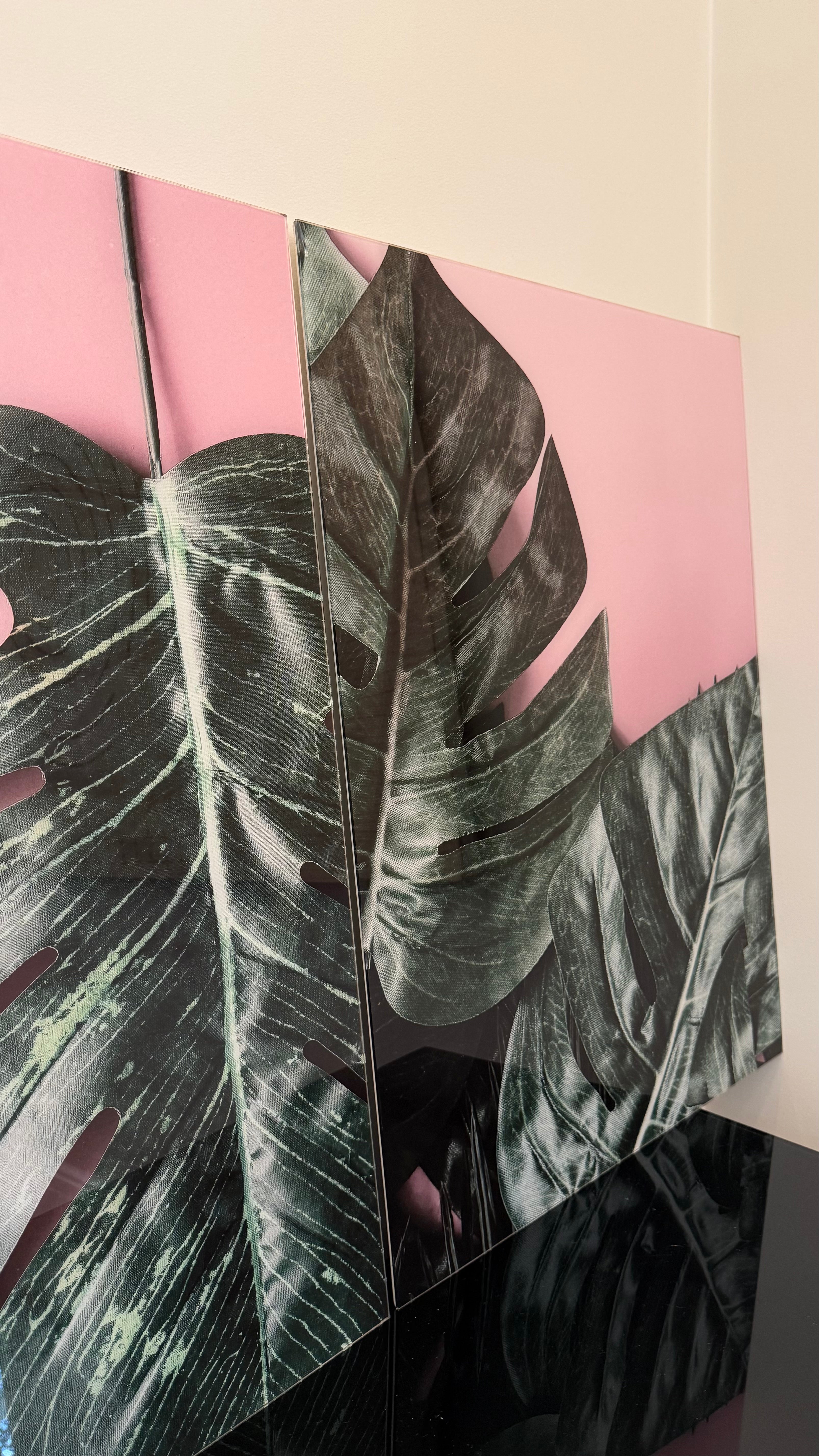 Conjunto de 3 quadros em Metacrilato com estampa de folhagens tropicais e fundo rosa