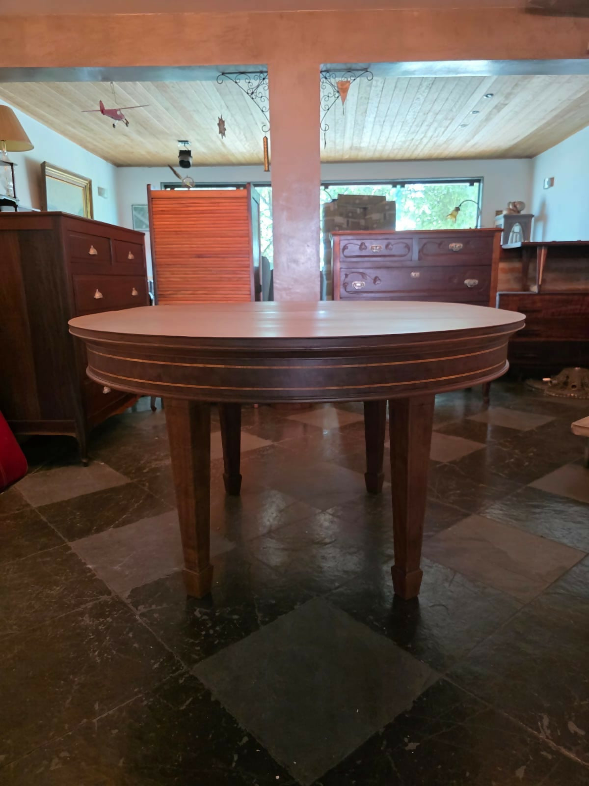 Mesa inglesa, George hepplewhite, com fina marchetaria e madeiras maciças