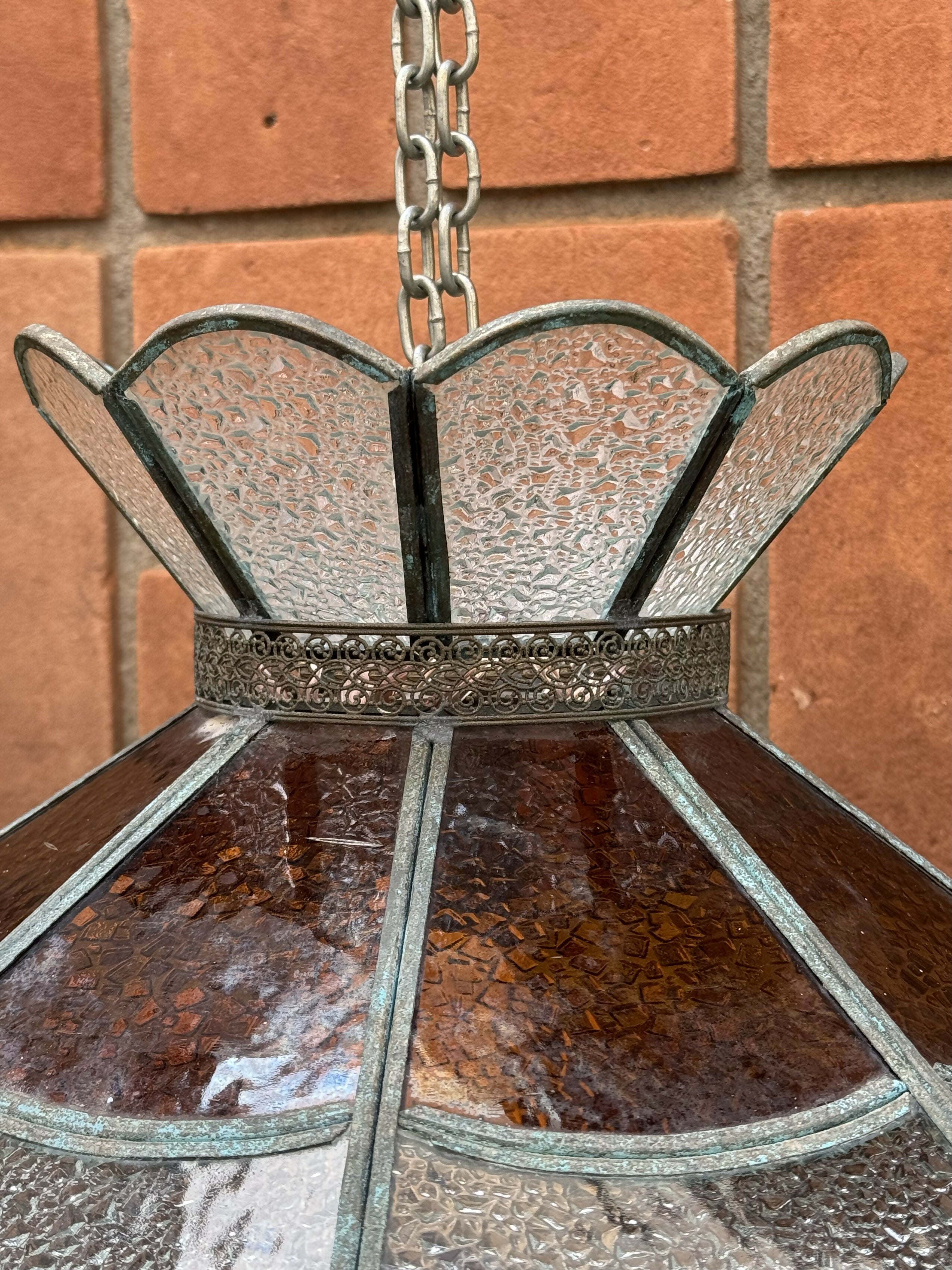 RARA e antiga luminária em vitral e rico trabalho em ferro