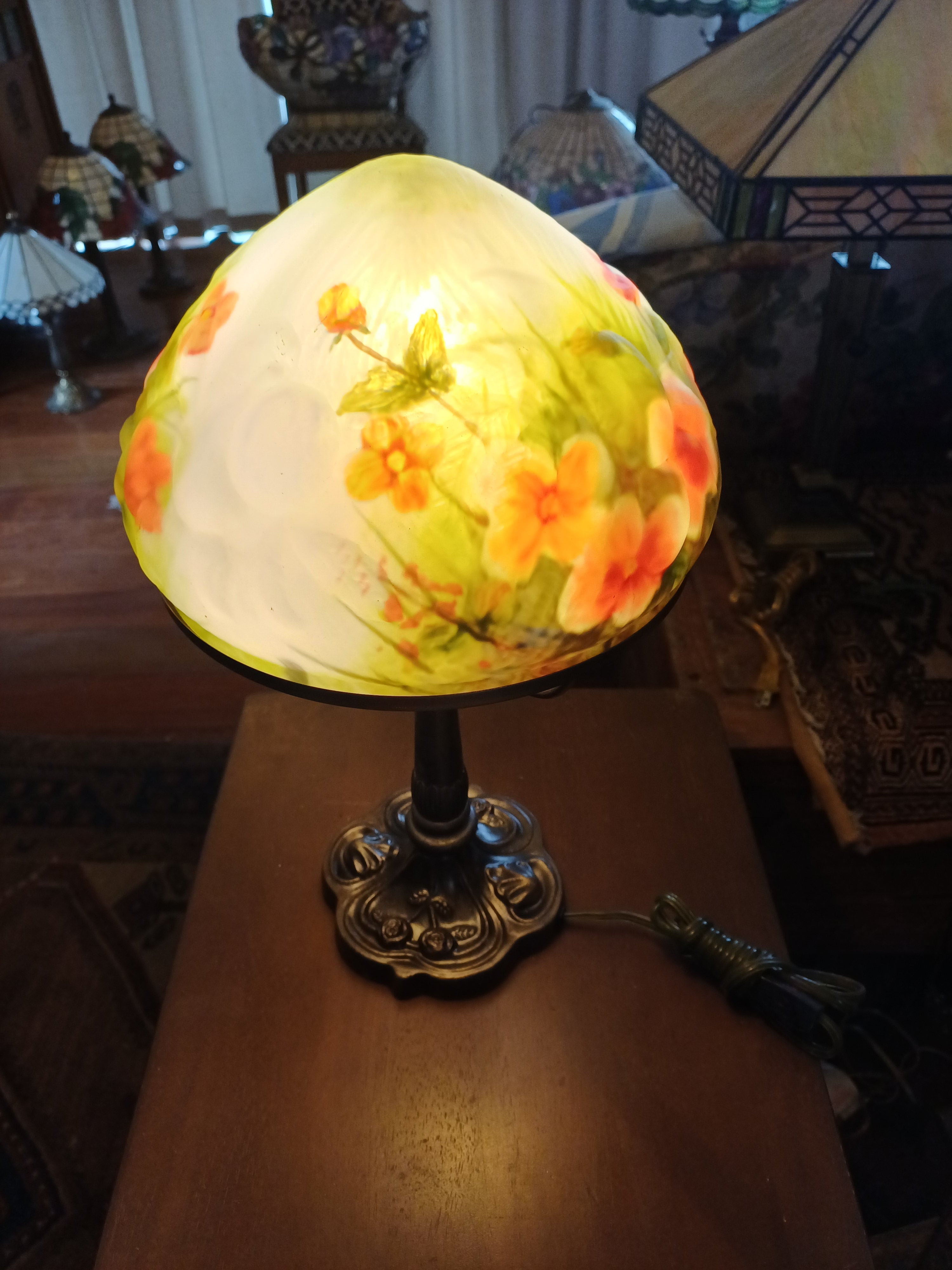 Raro abajur estilo tiffany de vidro retro pintado a fogo