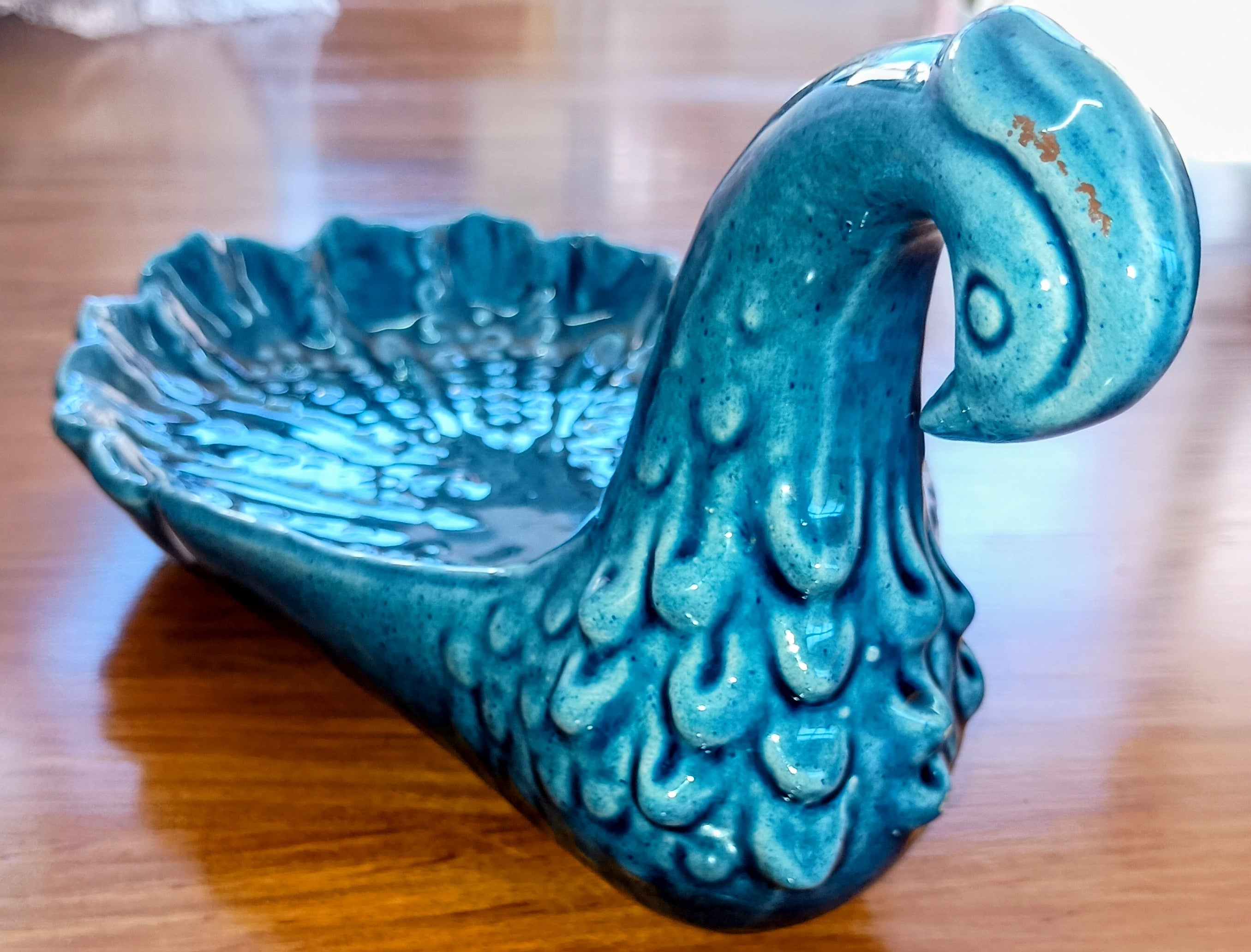 CISNE DECORATIVO EM CERÂMICA VITRIFICADA EM AZUL TURQUESA 