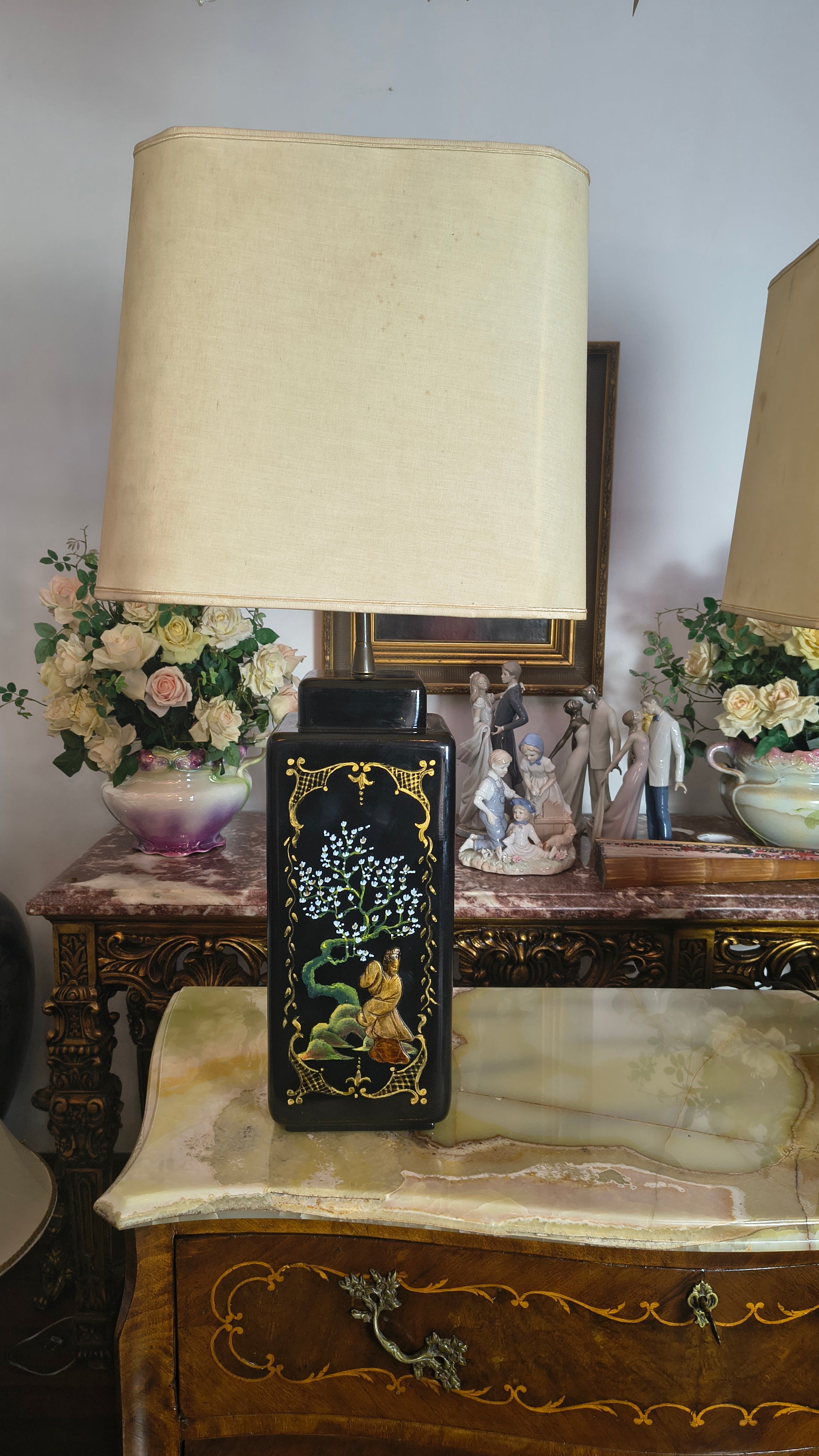 Antigo par de Abajures Chinoiserie em madeira em laca negra - restaurado