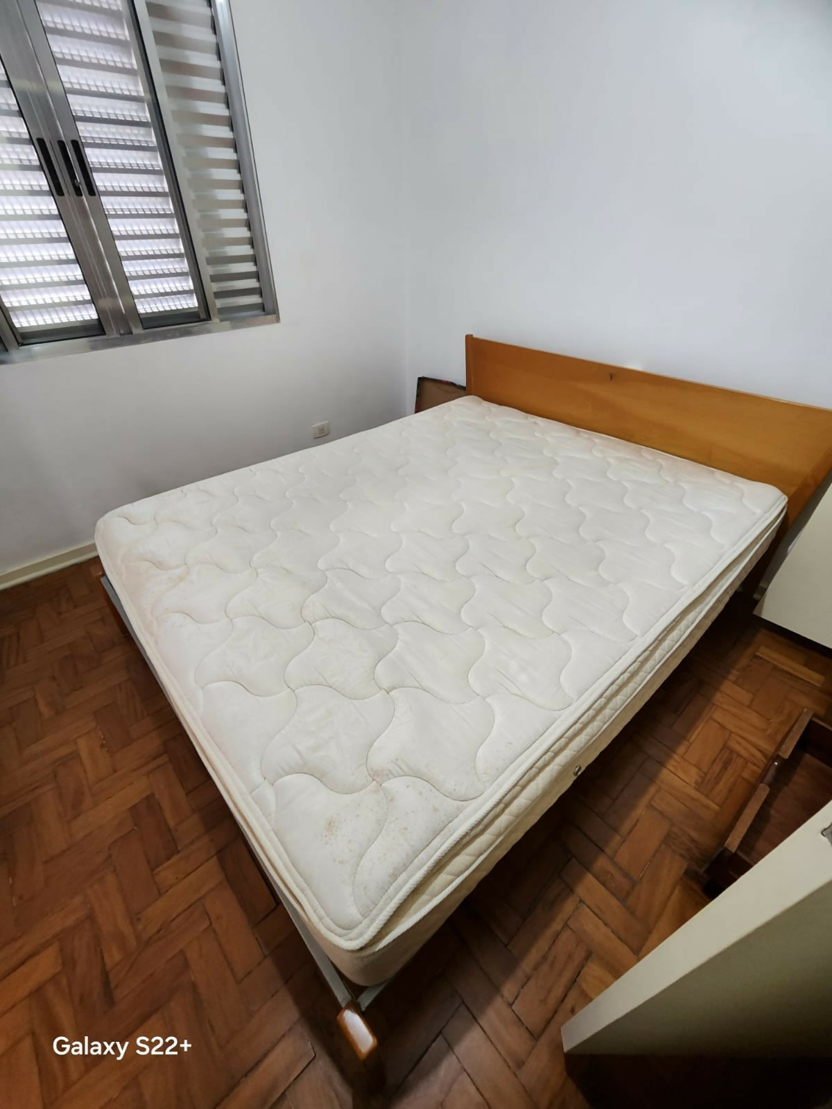 Cama de Casal com estrado e cabeceiras acopladas