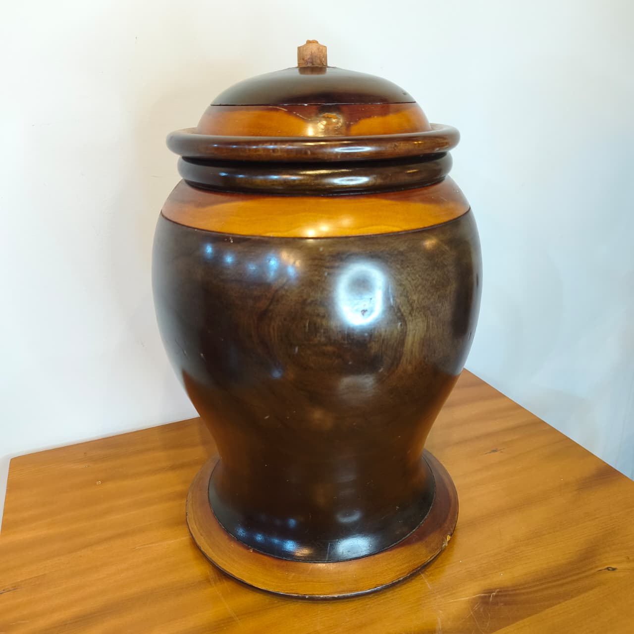 Pote Decorativo em Madeira Torneada com Tampa