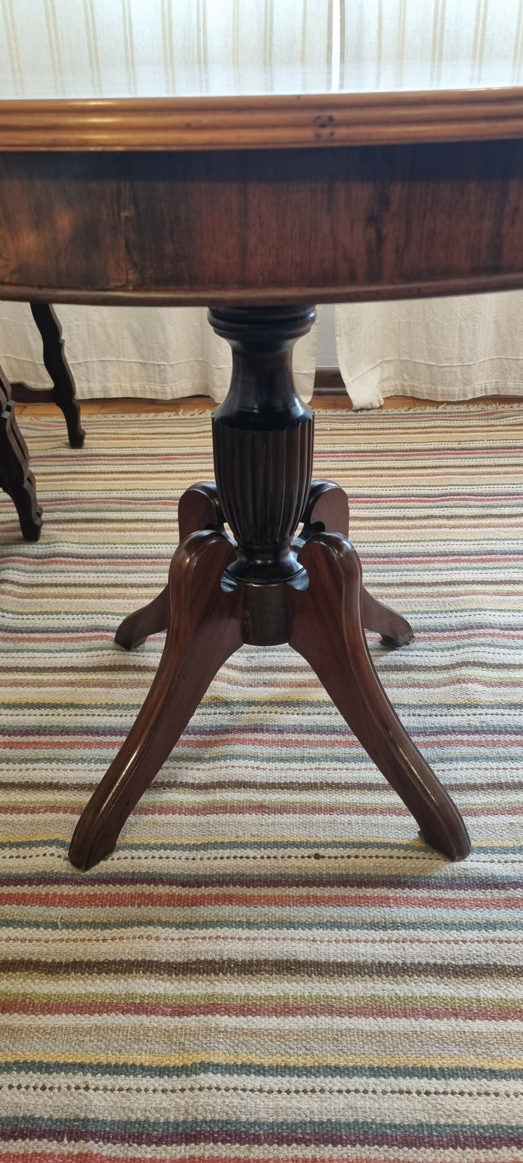 Jogo mesa de jantar e cadeiras