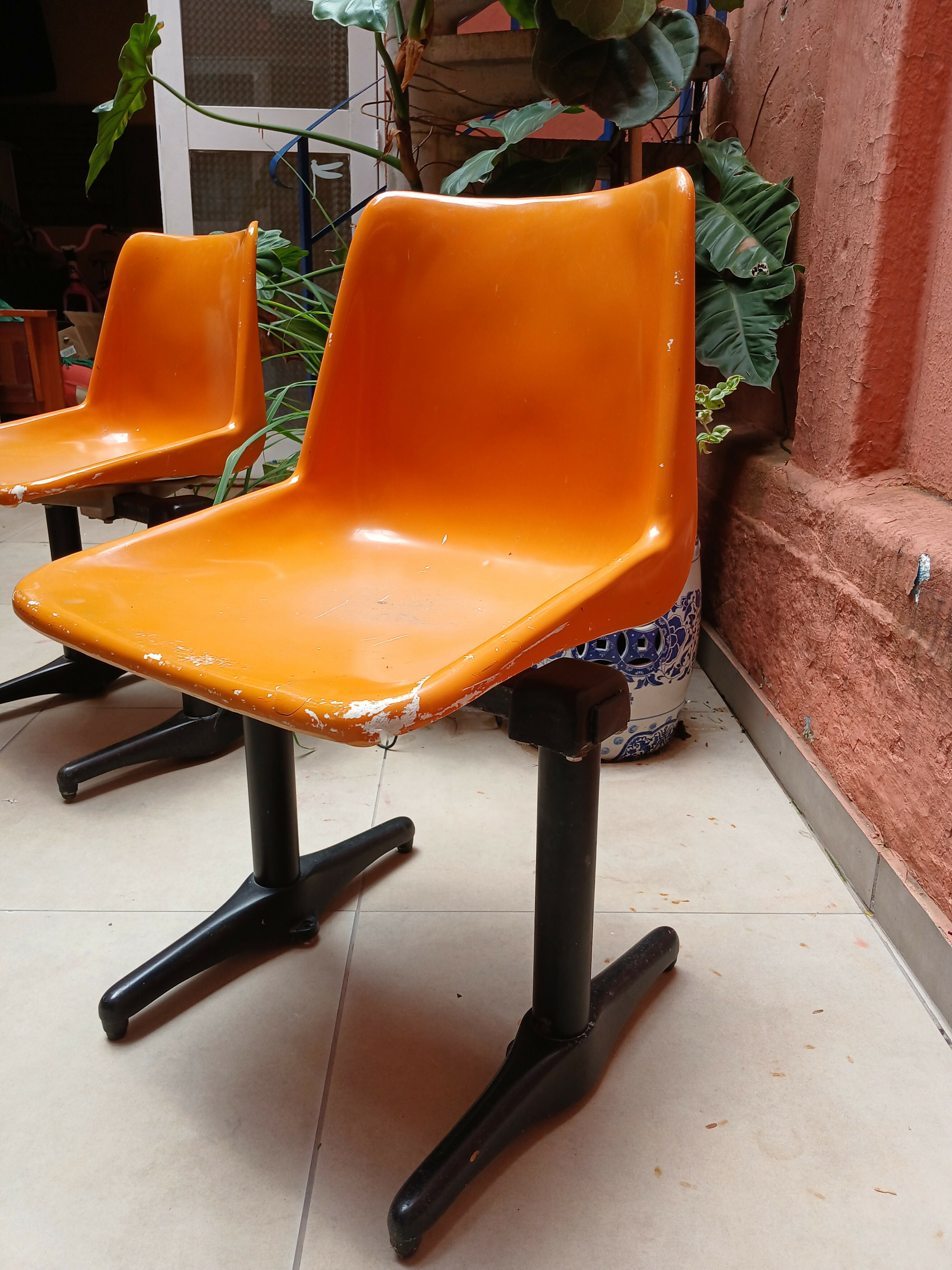 Par de cadeiras retrô laranja