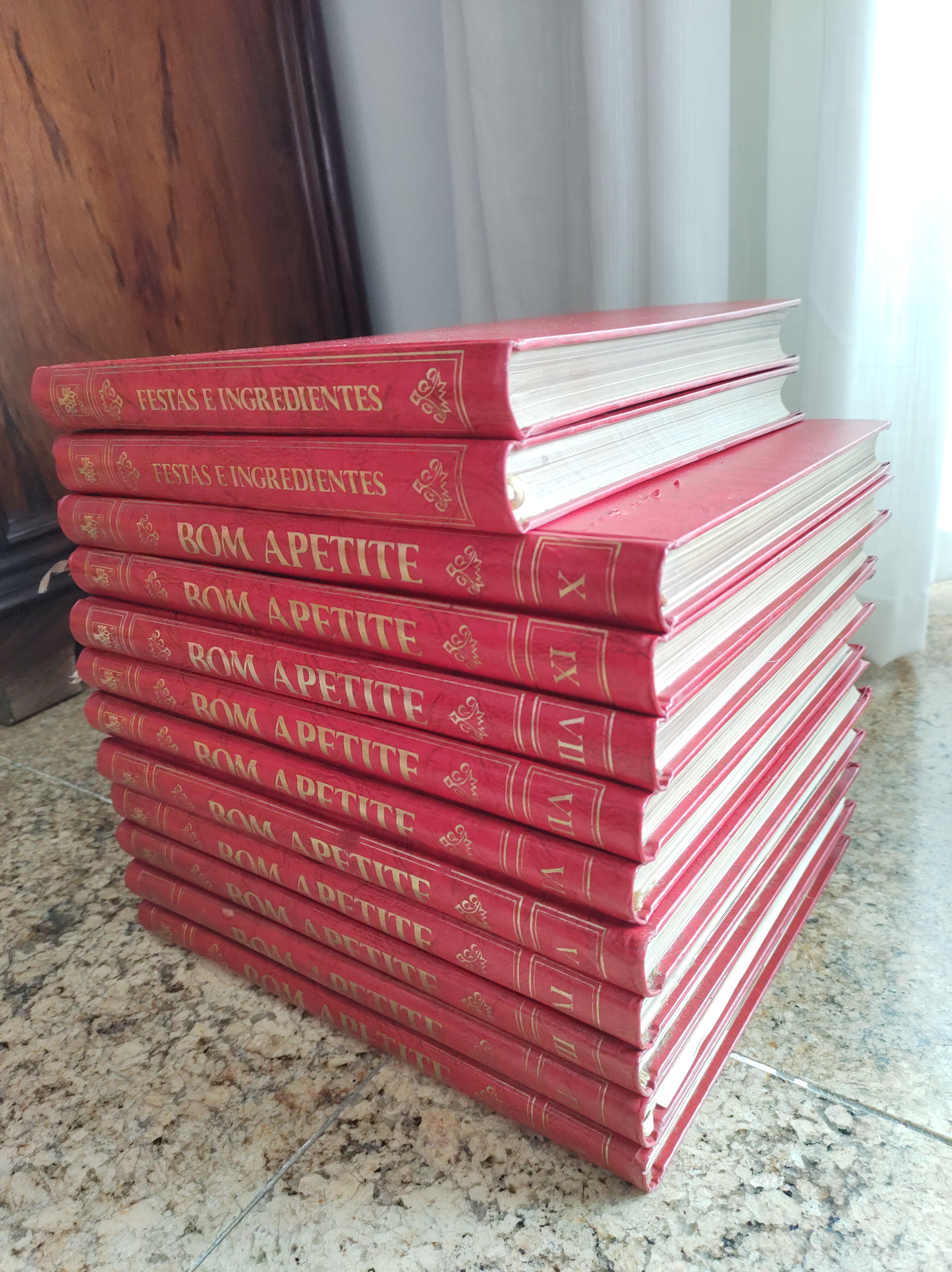 Coleção de livros de culinária Bom Apetite com 10 volumes + 2 extras- Anos 1971