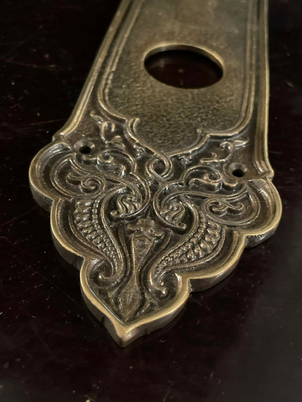 Par de fechaduras em bronze fundido ornamentado
