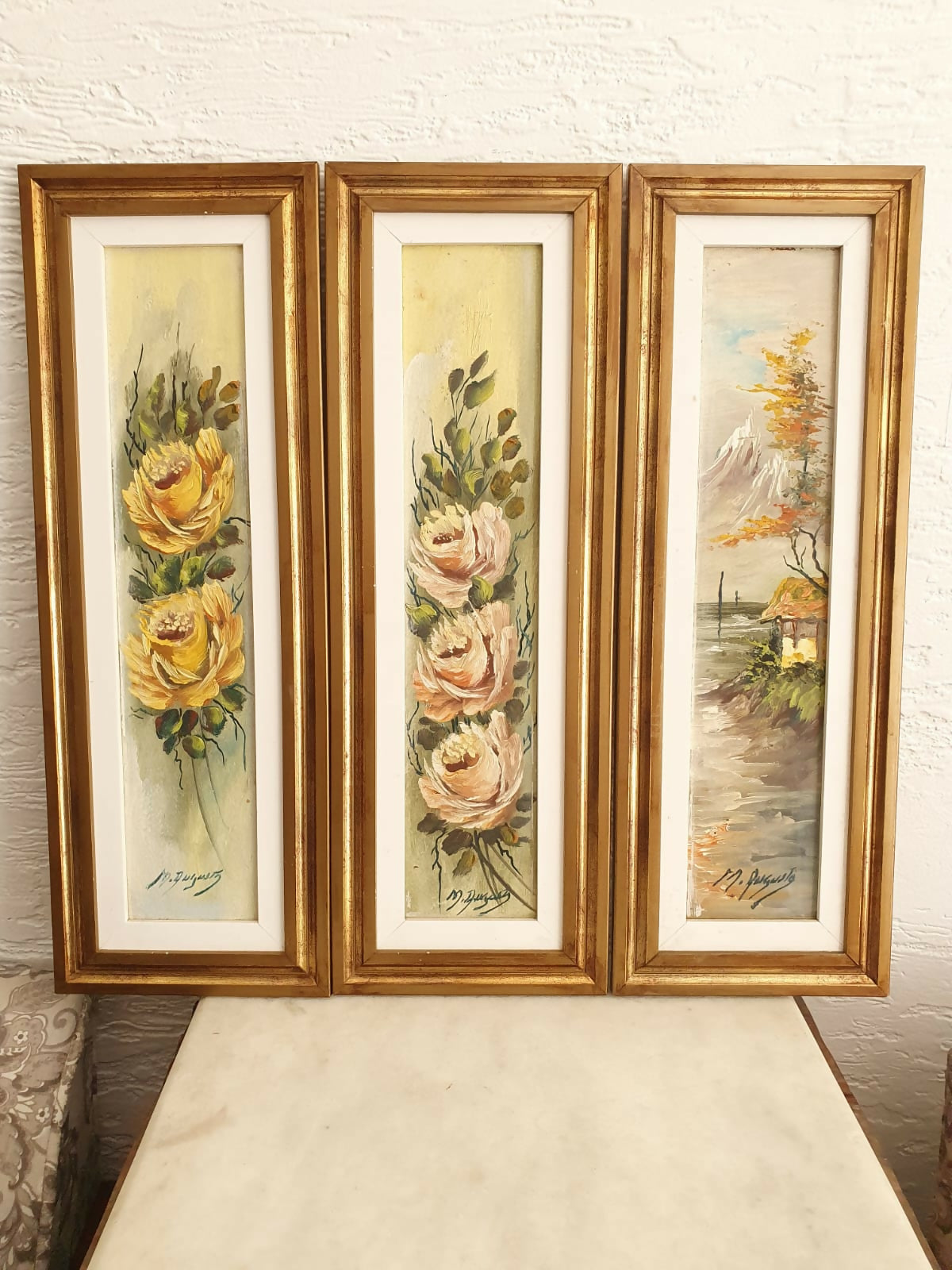 Trio de quadros com pintura óleo sobre eucatex, assinado Maria Augusta.