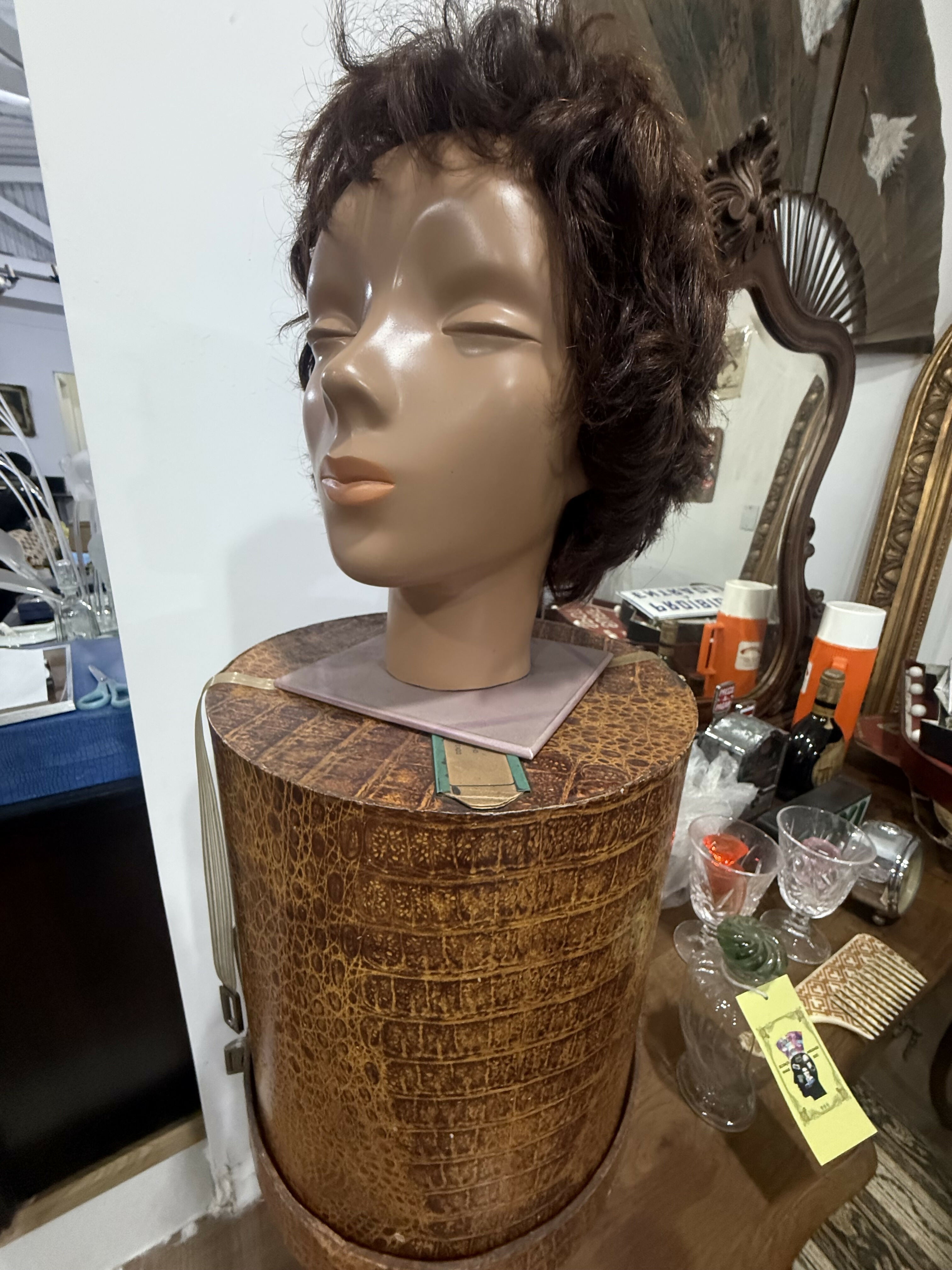 Caixa de Peruca com Cabeça Original em Baquelite – Anos 50 – Raríssima