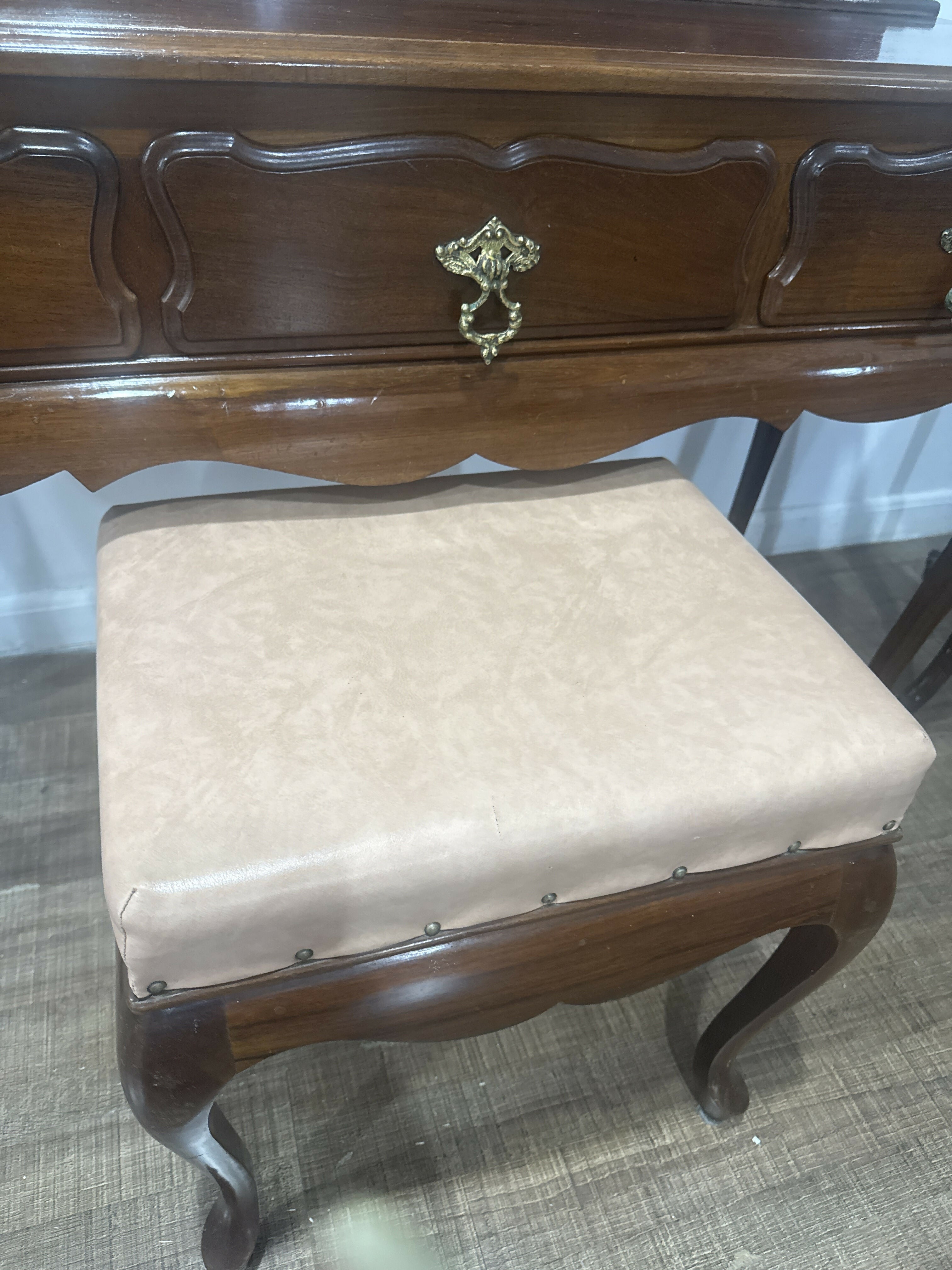 Penteadeira em Jacarandá Nobre com banqueta – TRADIÇÃO FAMILIAR E MARCENARIA BRASILEIRA ✨