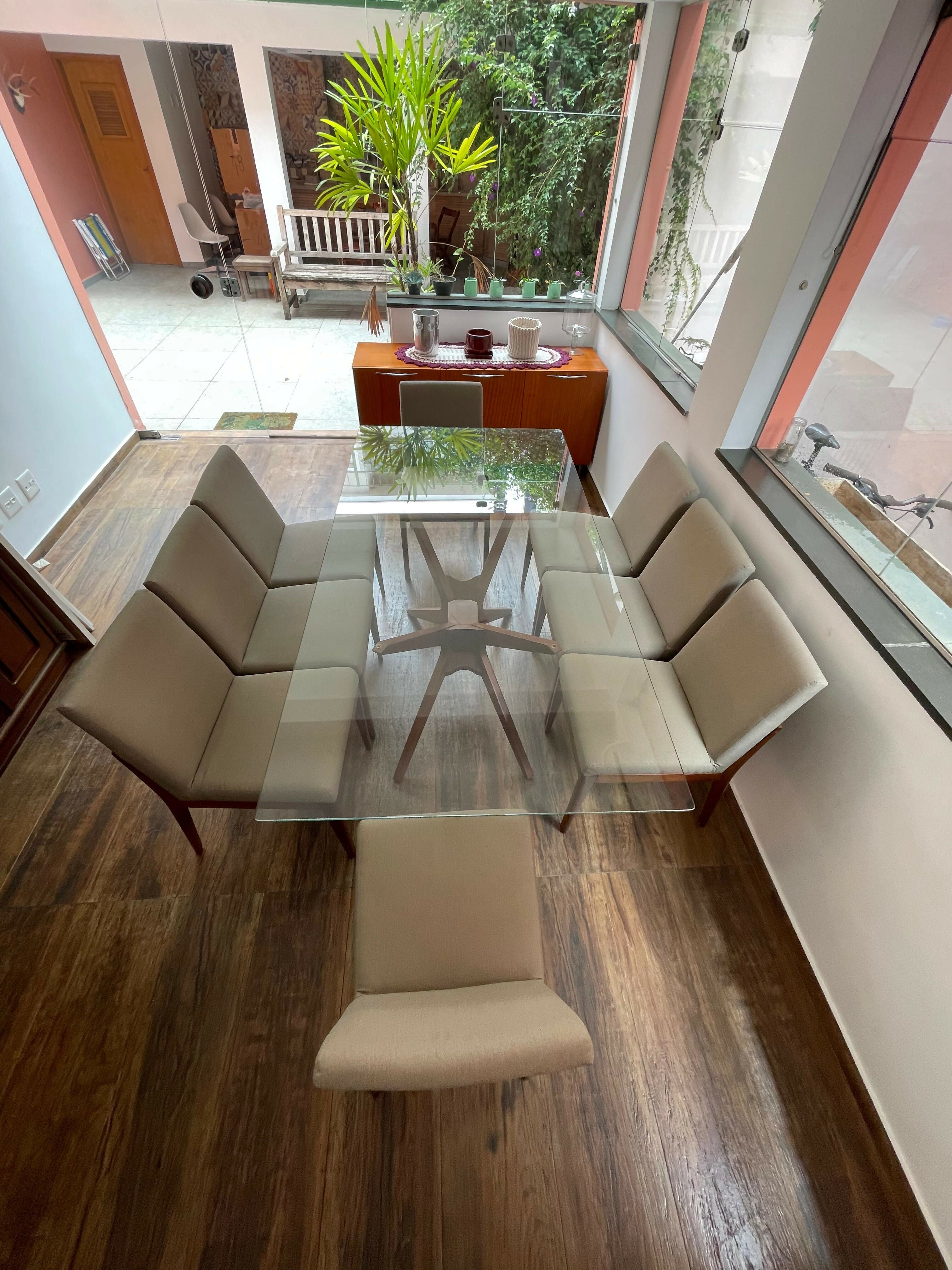Conjunto Mesa de jantar com tampo de vidro + 6 cadeiras