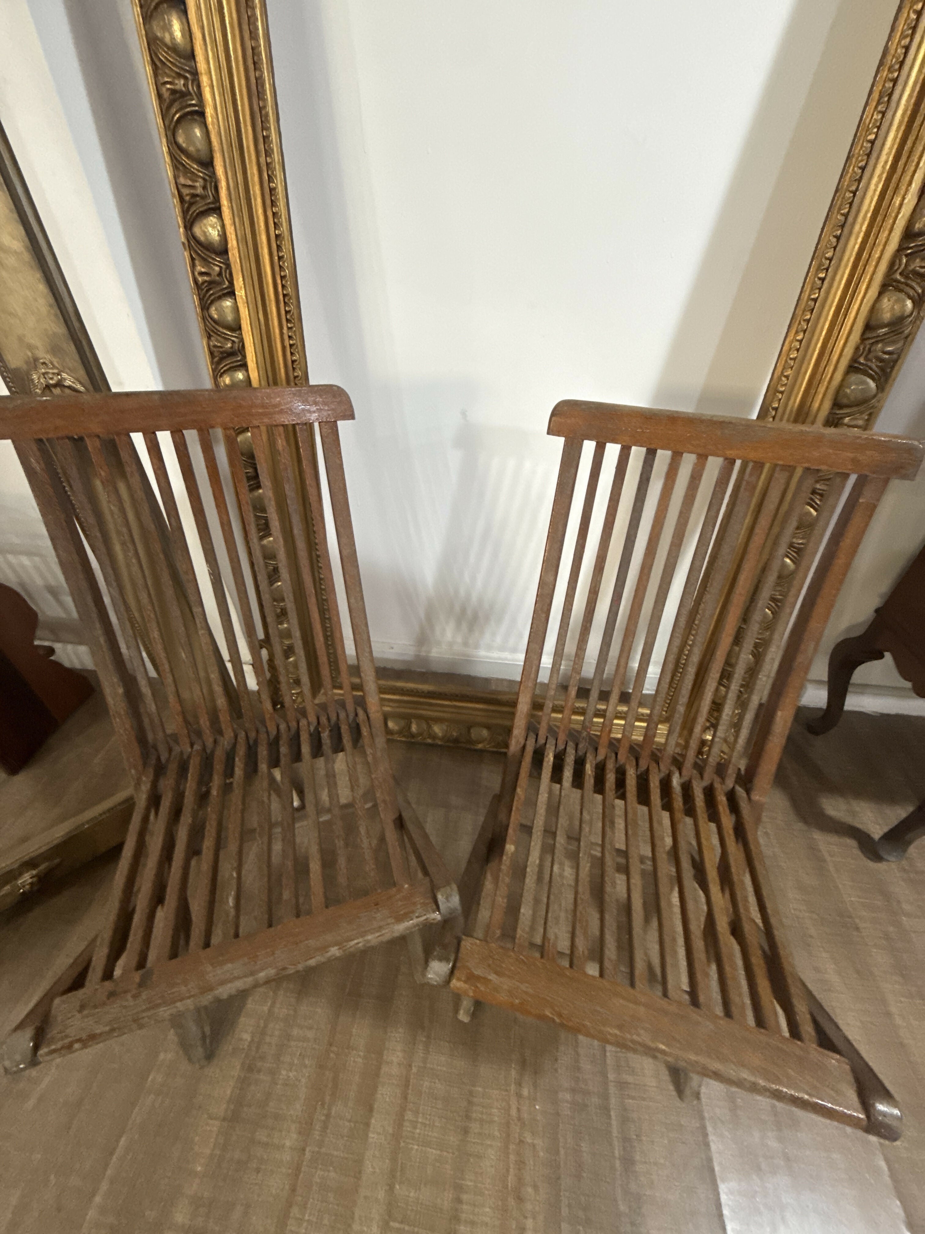 Par de Cadeiras Dobráveis Centenárias em Madeira Maciça – Brasil, circa 1890–1930