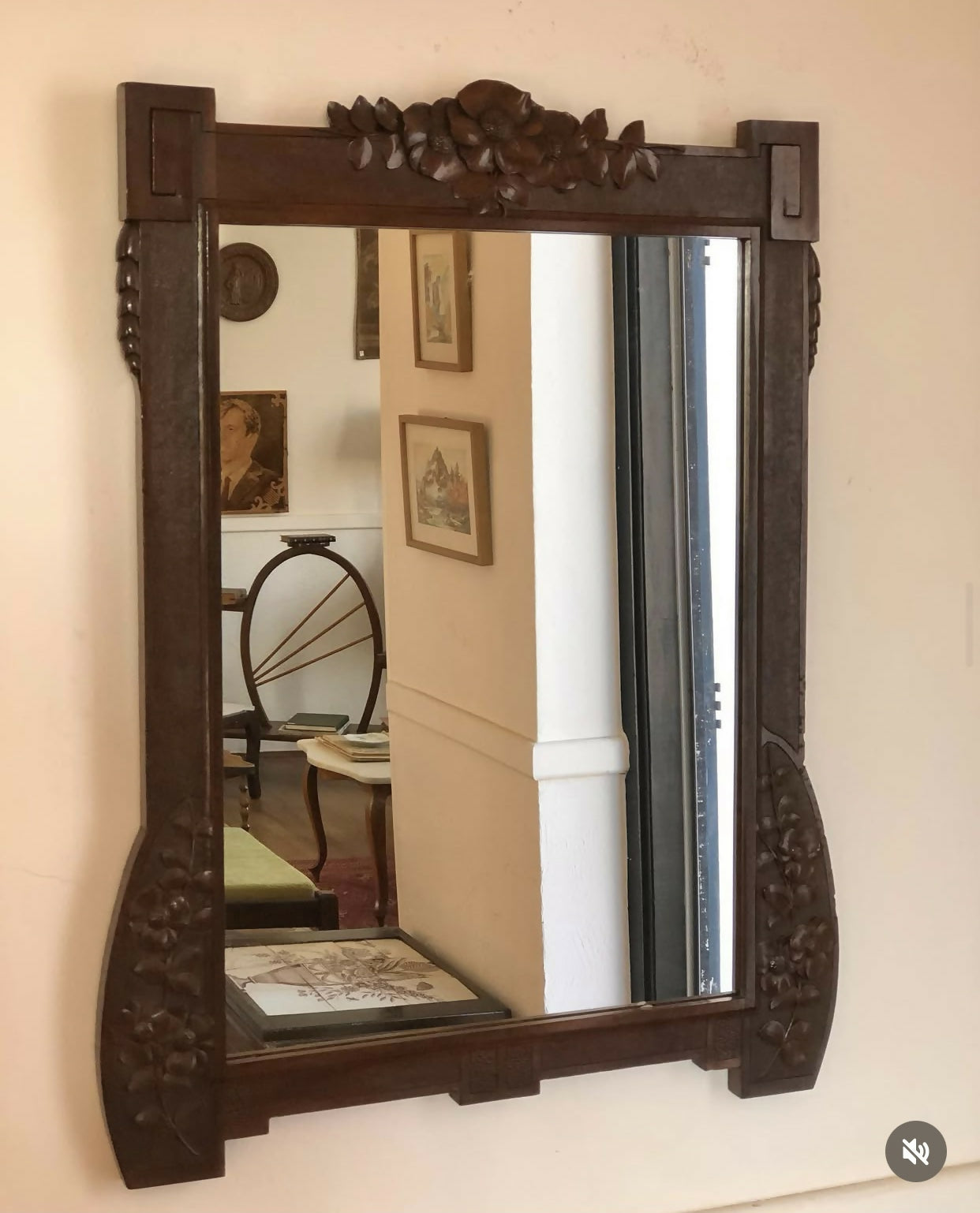 Espelho em Imbuia com detalhes torneados
