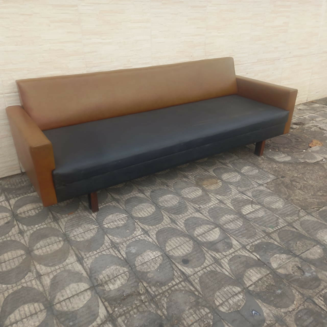 Antigo Sofá 2 em 1 em courvin