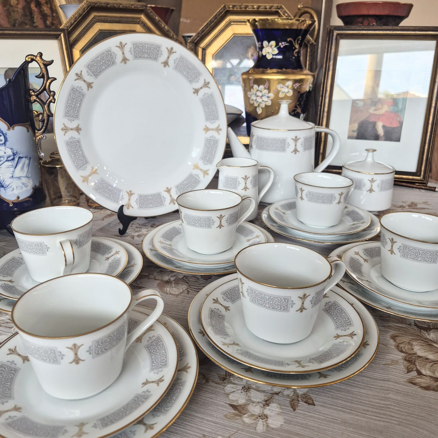 Conjunto de chá em porcelana japonesa Noritake,  linha Classique, 22 peças. Maravilhoso.