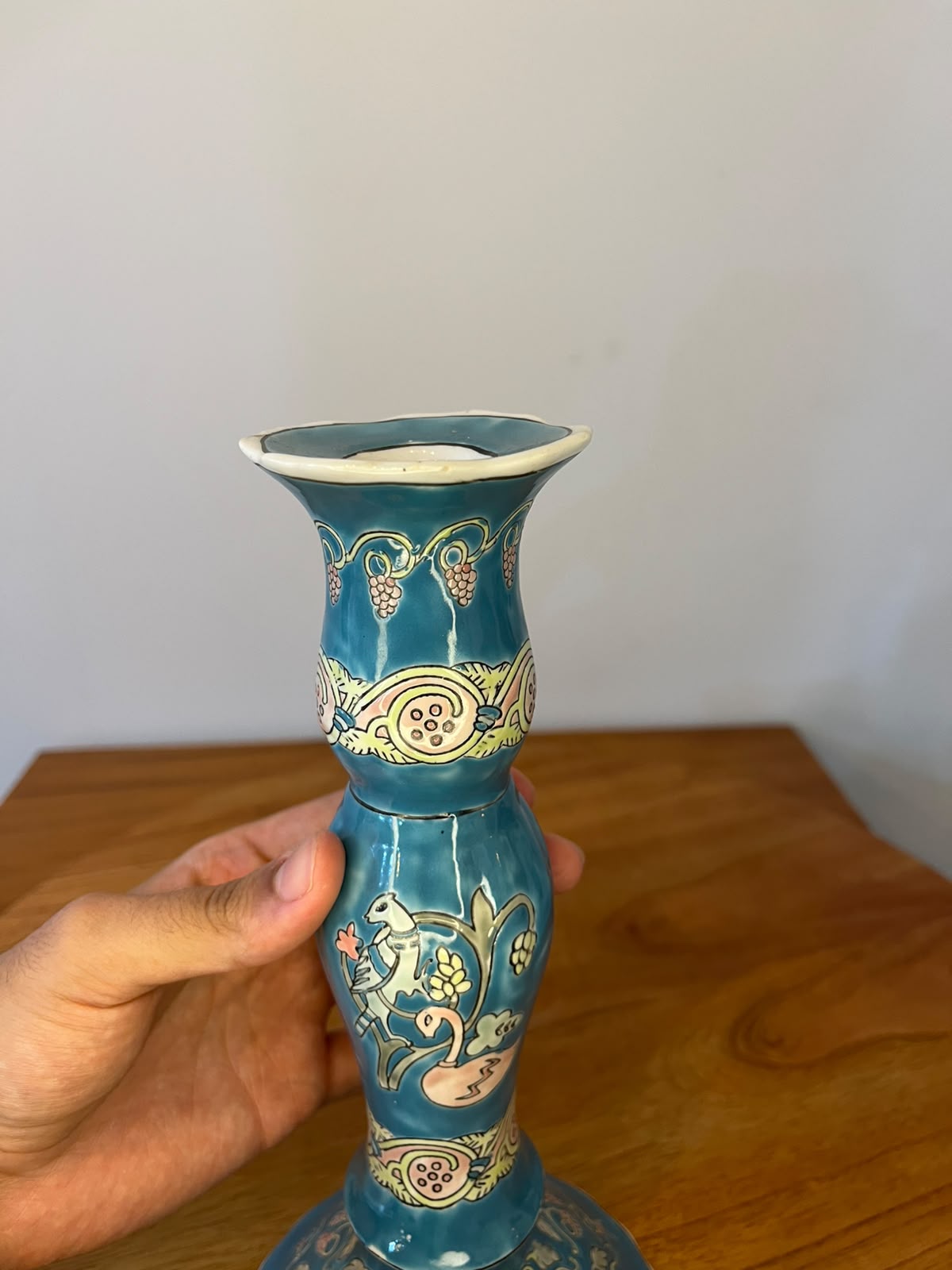 Castiçal em porcelana azul Jena Hall decorado – 26,5 cm (2 unidades disponíveis)