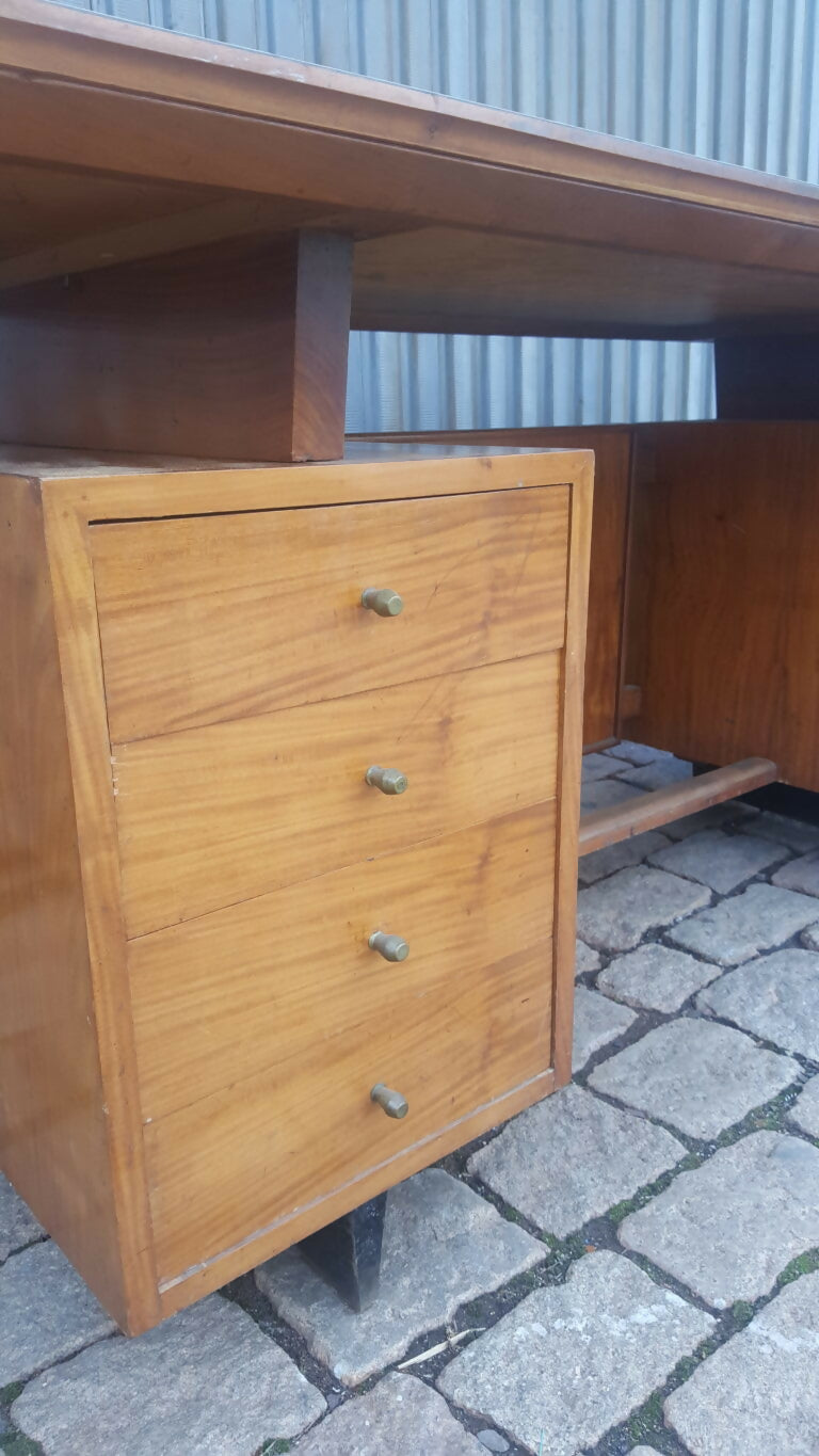 Escrivaninha em Caviúna anos 60