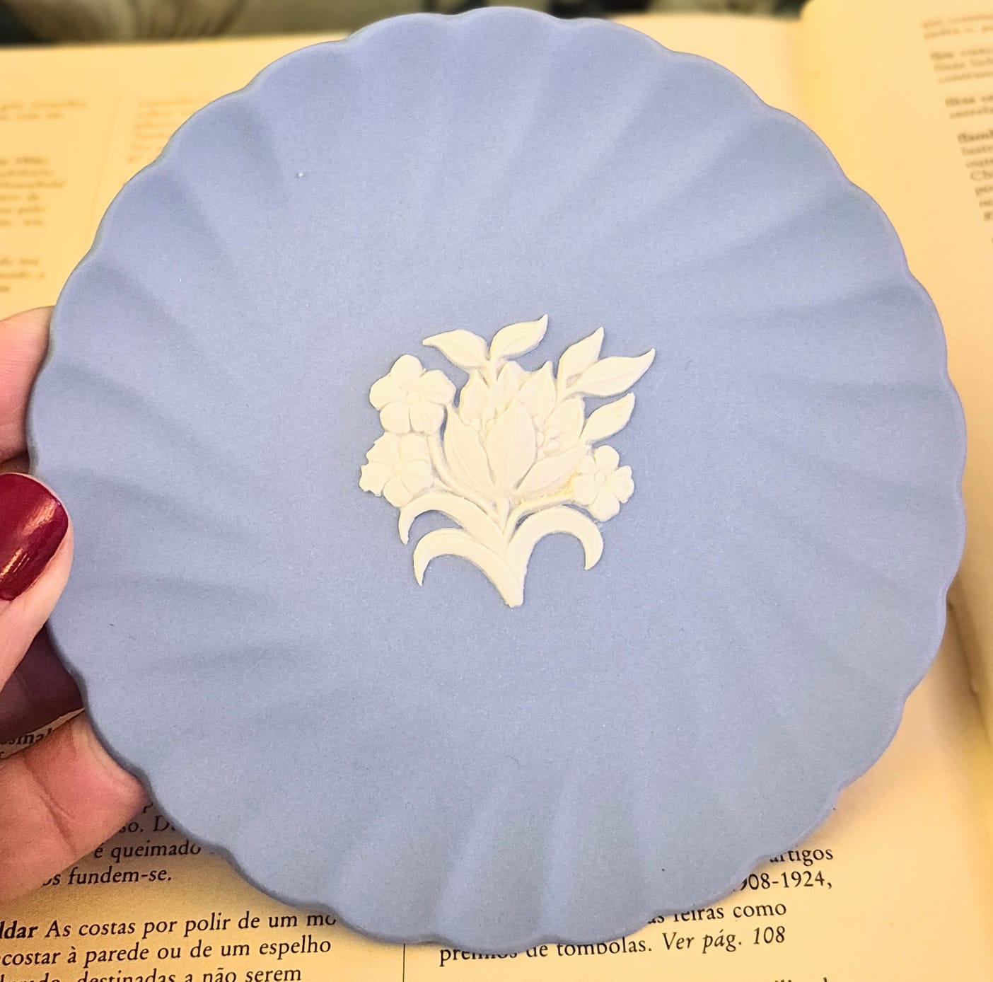 Prato decorativo em Jasperware vintage (anos 70) Wedgwood.  Lindo, borda plissada,  perfeito estado!