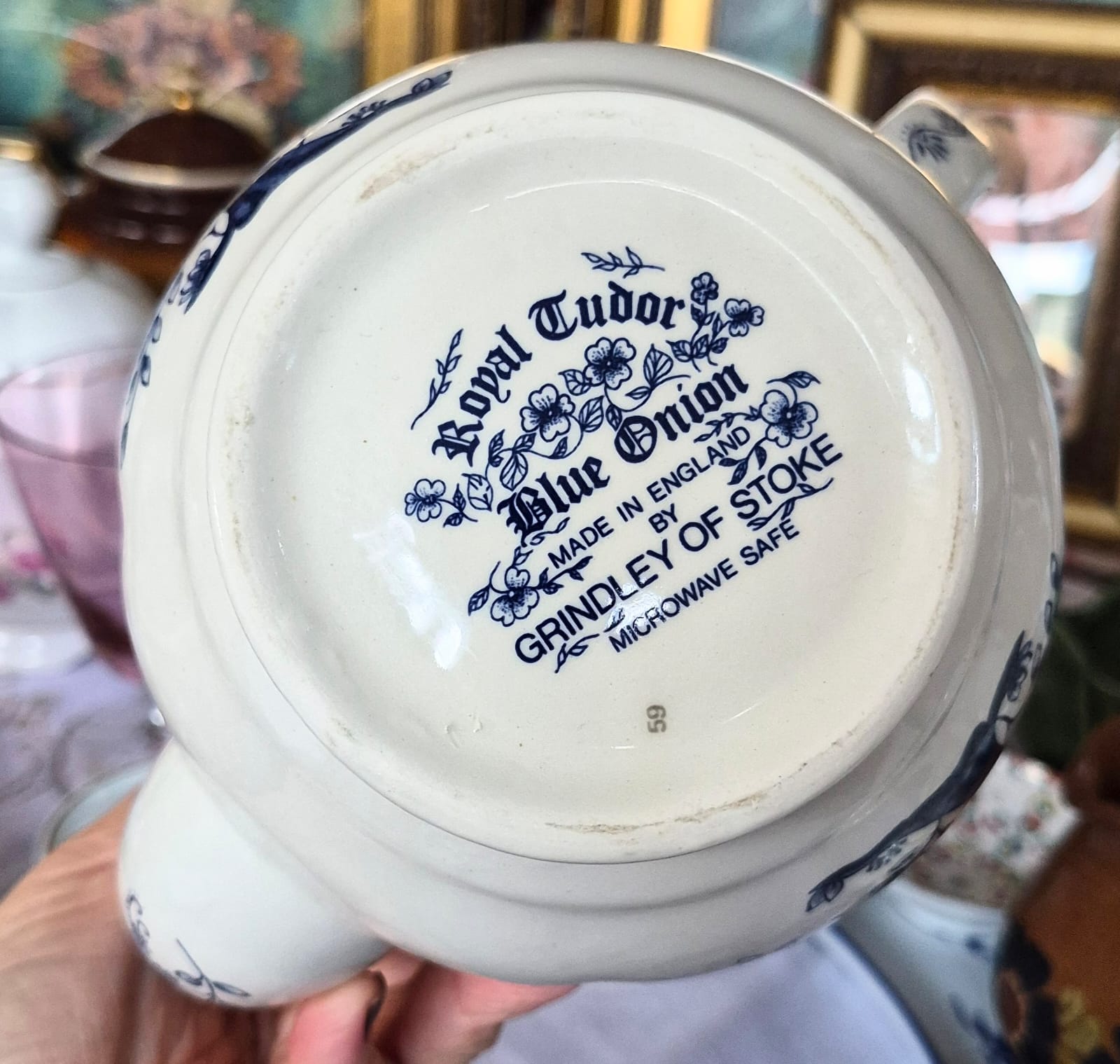 Bule em faiança inglesa Royal Tudor by Grindley of Stoke padrão Blue Onion.  Impecável.