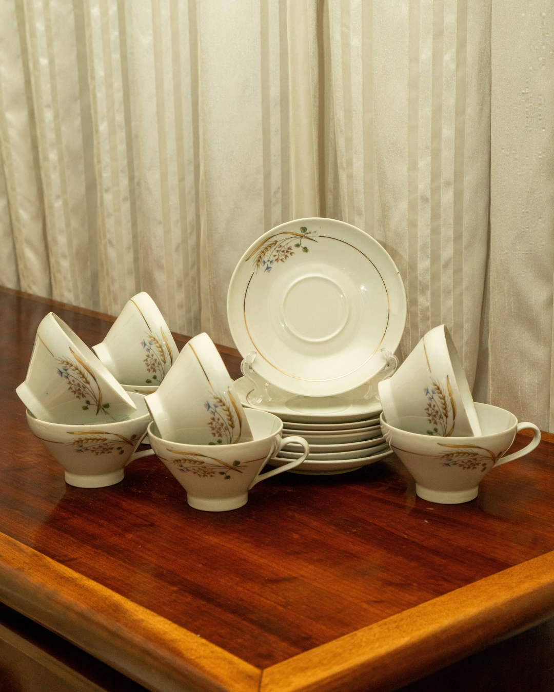 Jogo de Chá/Café em Porcelana Completo