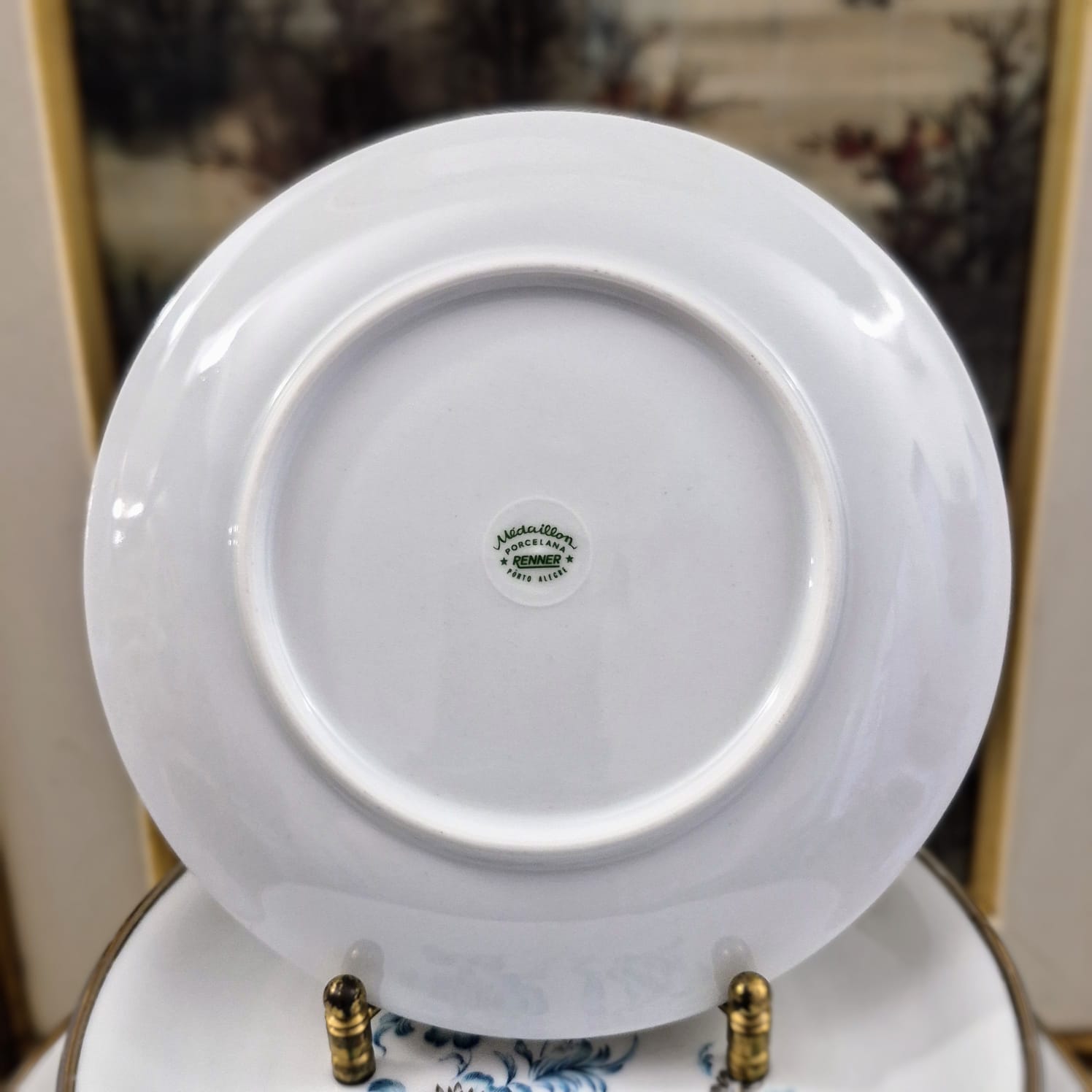 Conjunto de jantar 19 peças, lindo e em excelente estado de conservação, em porcelana nacional Renner Medaillon.