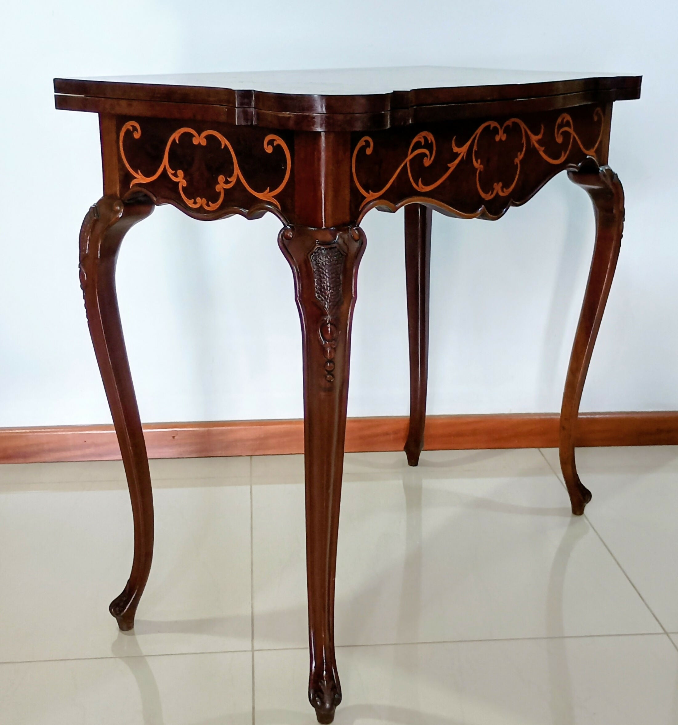 Mesa de Jogos /Aparador Marchetada – Tampo Dobrável – Década de 50