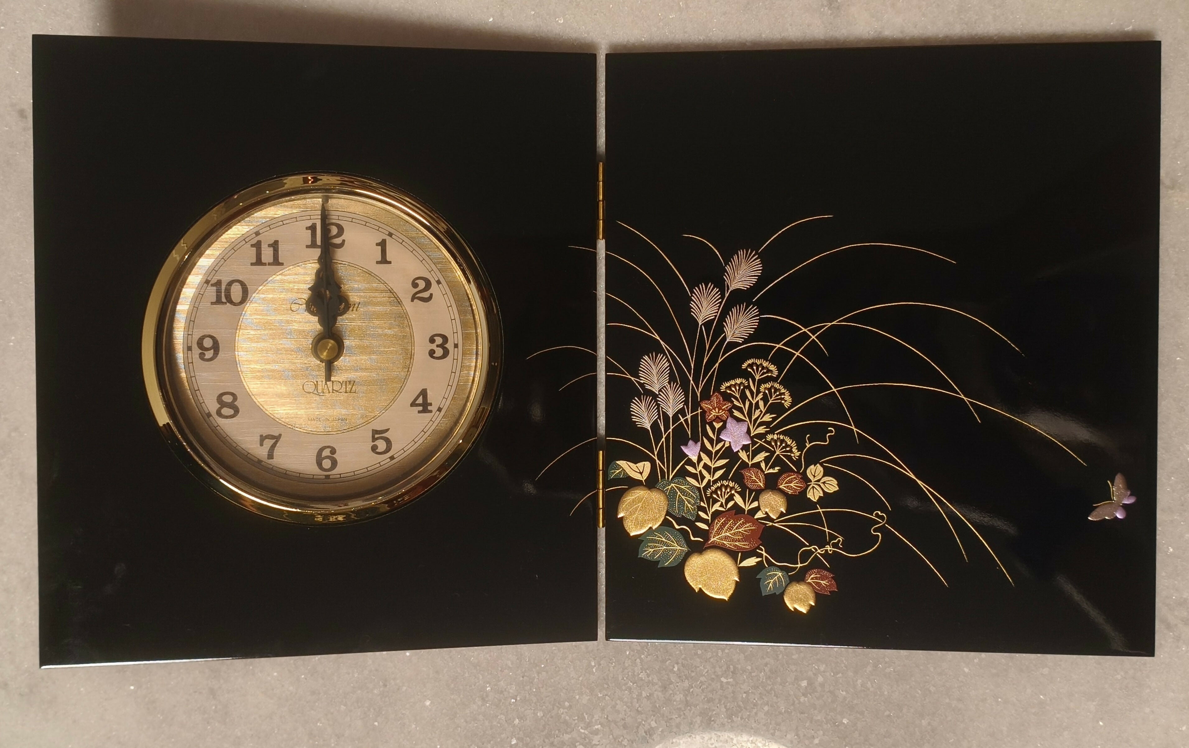 Relógio decorativo japonês em madeira laqueada
