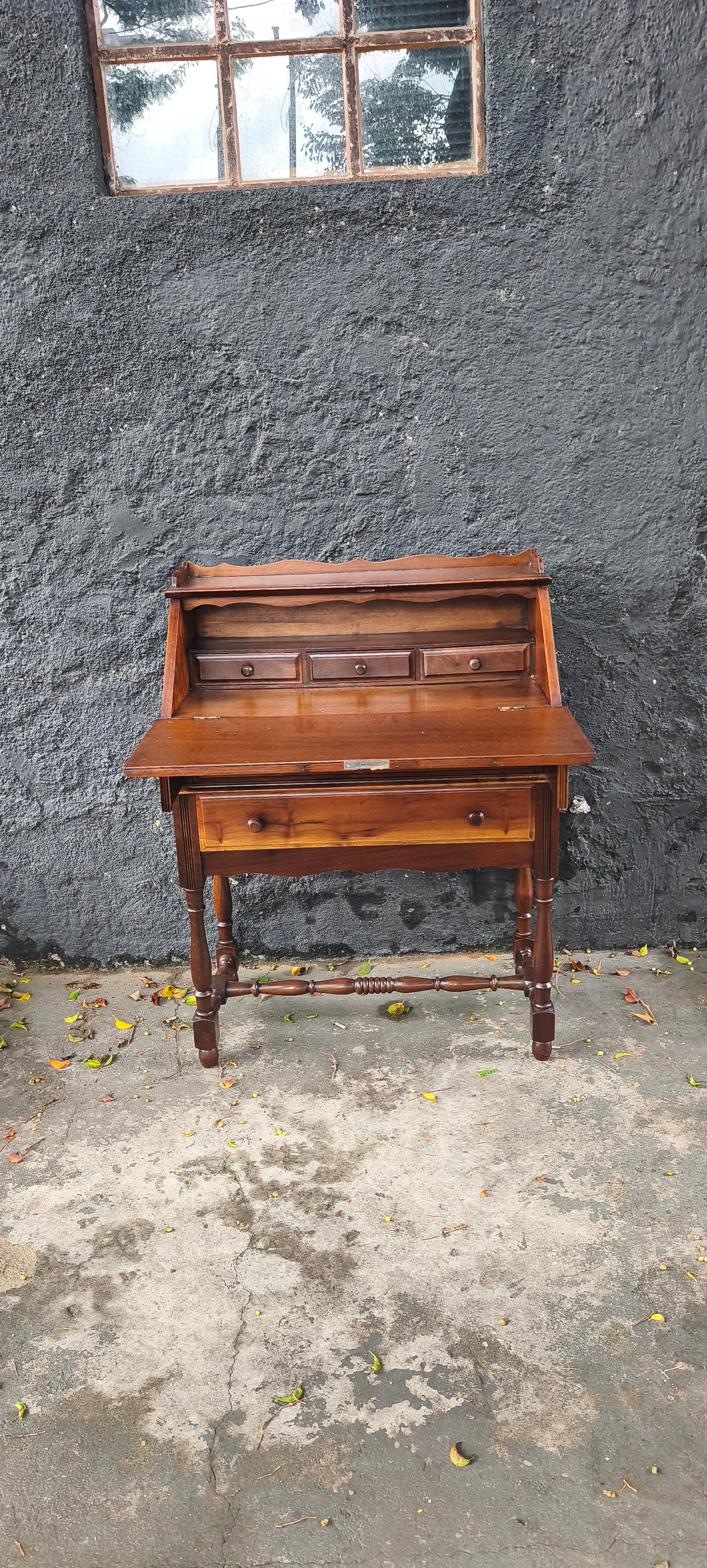 Escrivaninha Birô / Papeleira estilo Colonial em madeira escura - restaurada 