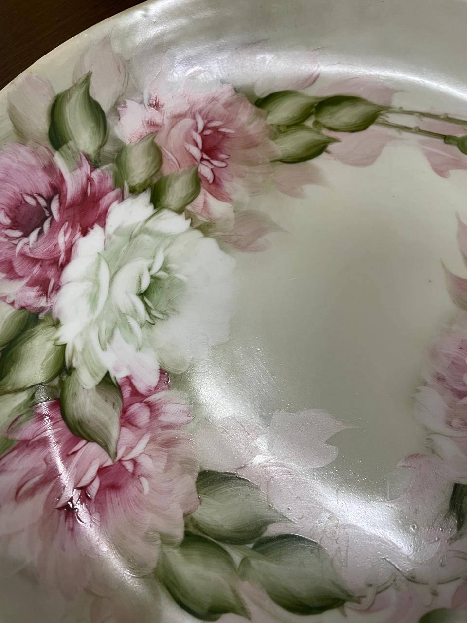 Prato decorativo com pintura floral feita à mão